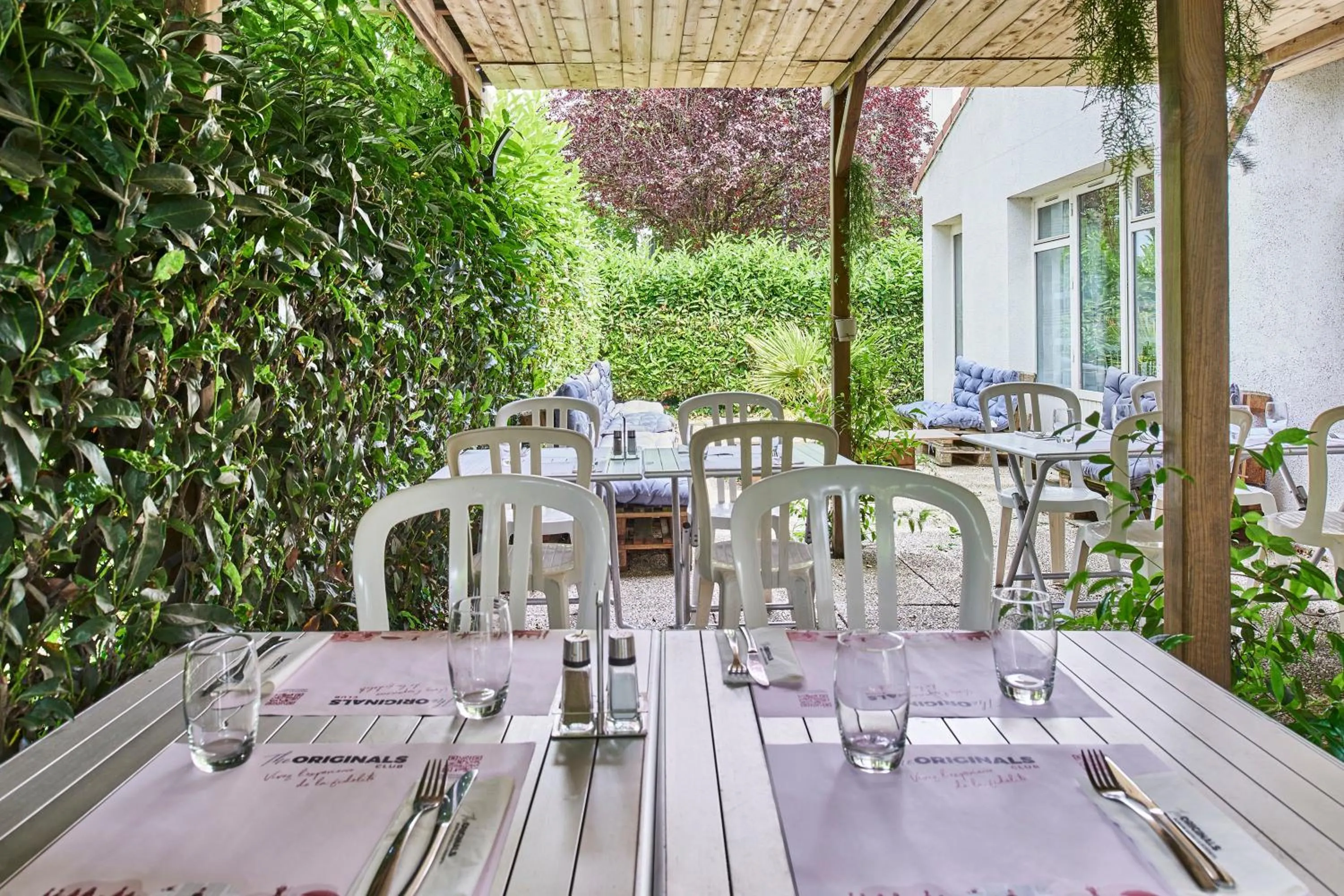 Patio, Restaurant/Places to Eat in Campanile La VerriÃ¨re