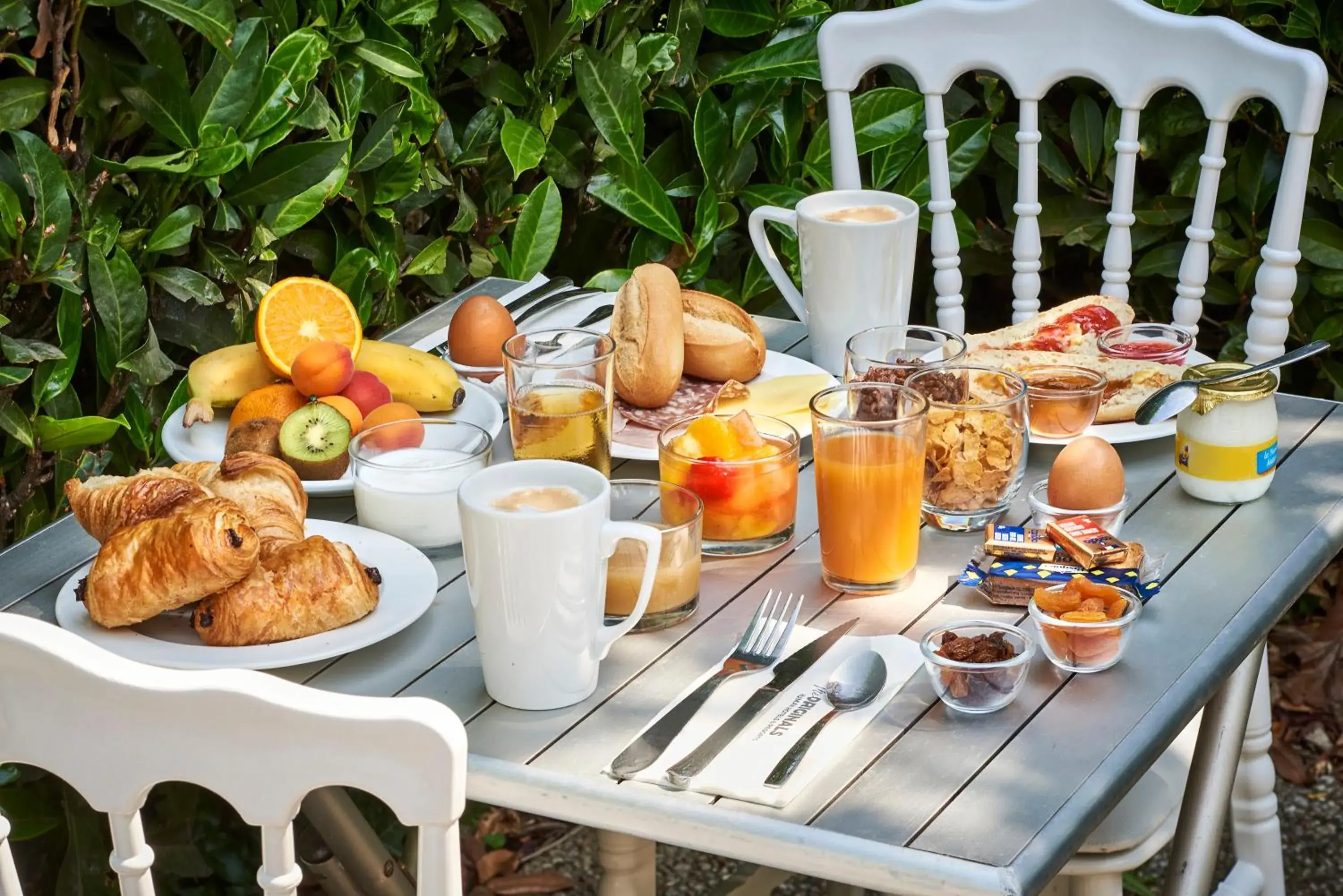 Breakfast in The Originals City Hôtel La Verrière-Yvelines Breakfast in The Originals City Hôtel La Verrière-Yvelines