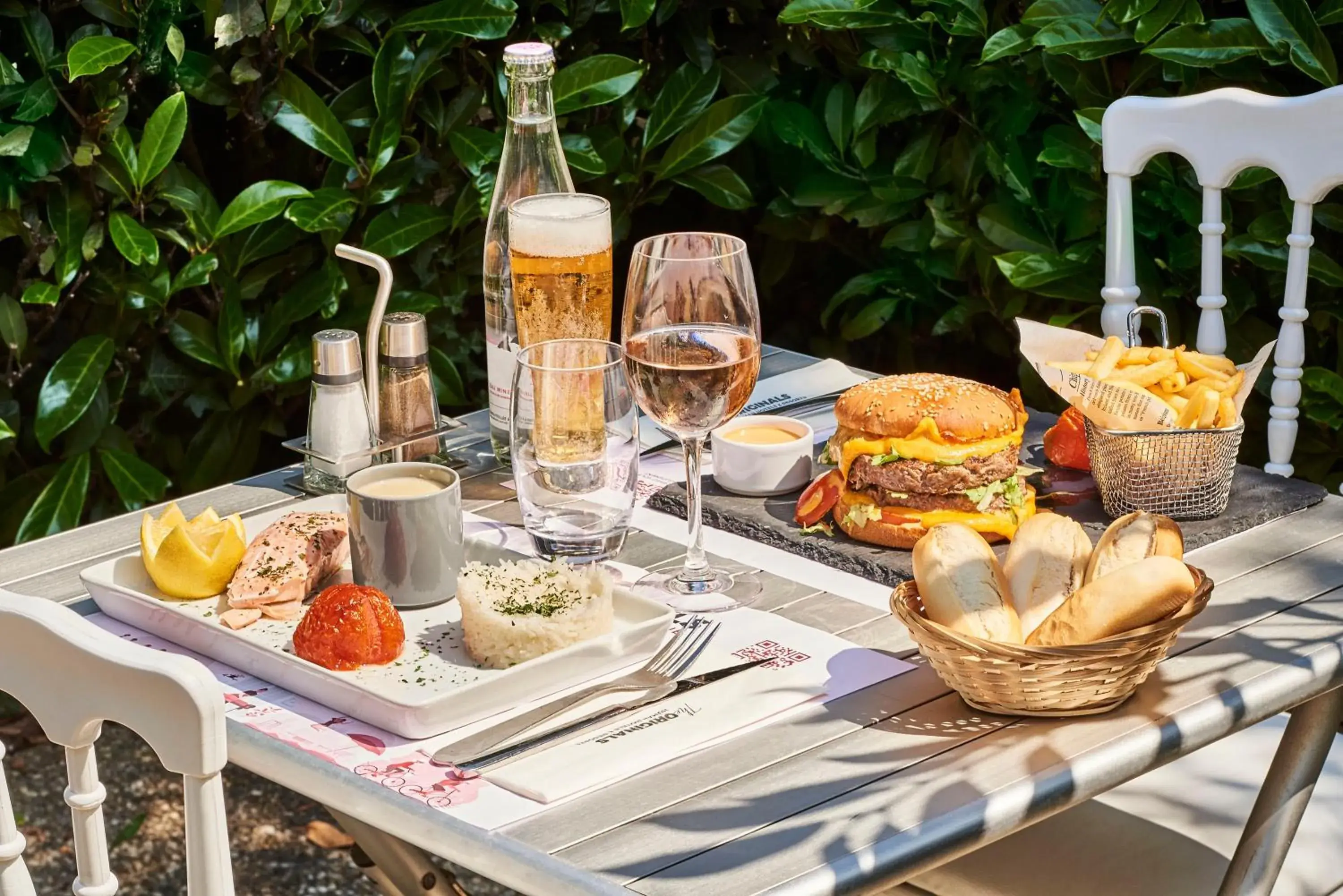 Food and drinks in The Originals City Hôtel La Verrière-Yvelines Food and drinks in The Originals City Hôtel La Verrière-Yvelines