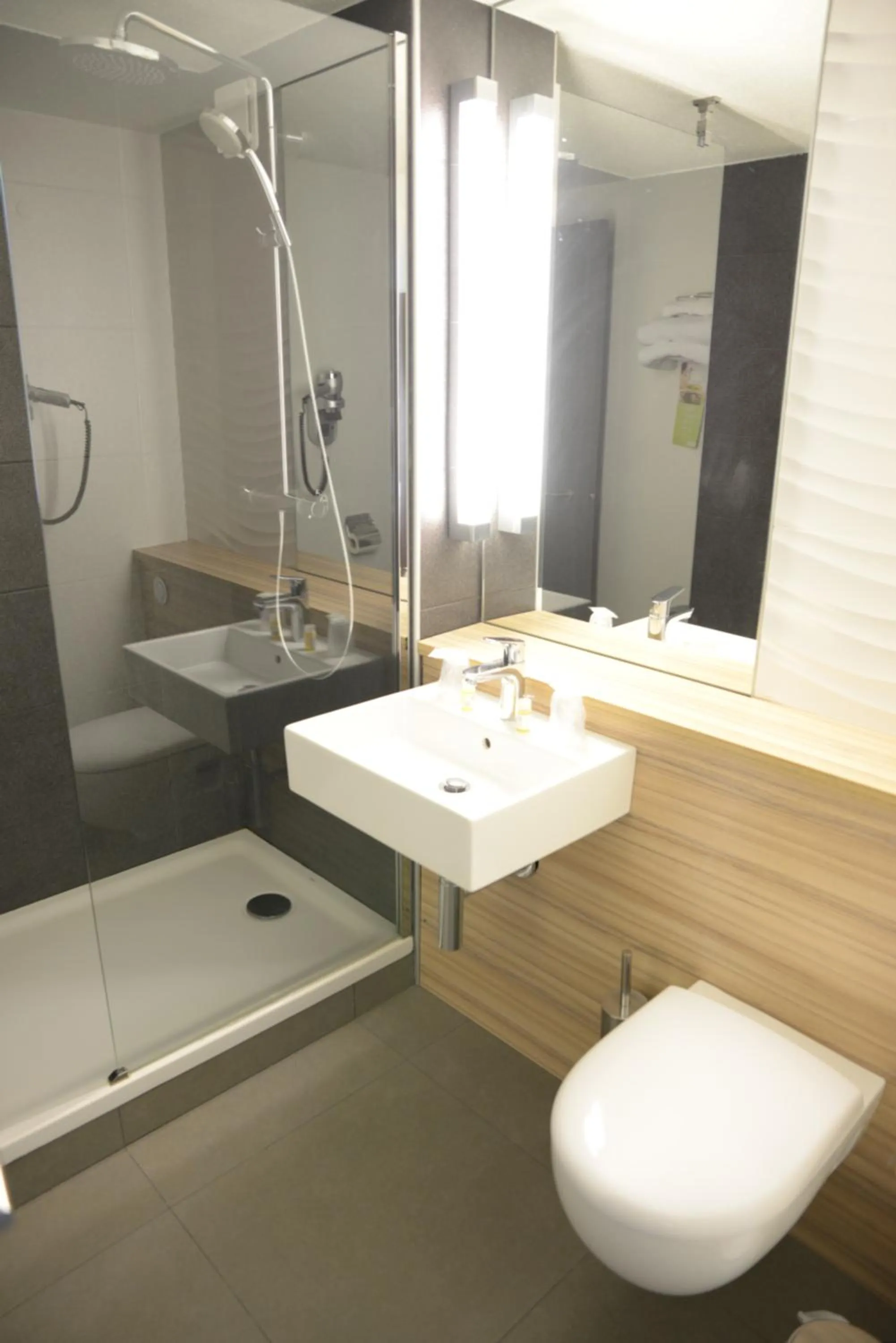 Bathroom in Campanile SETE - Balaruc