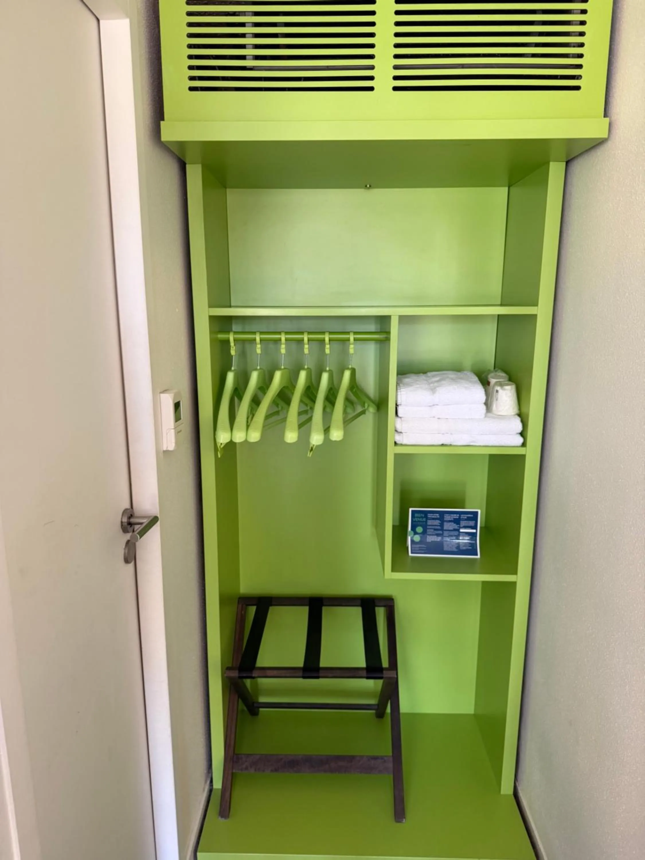 wardrobe in Campanile Troyes Sud - Buchères