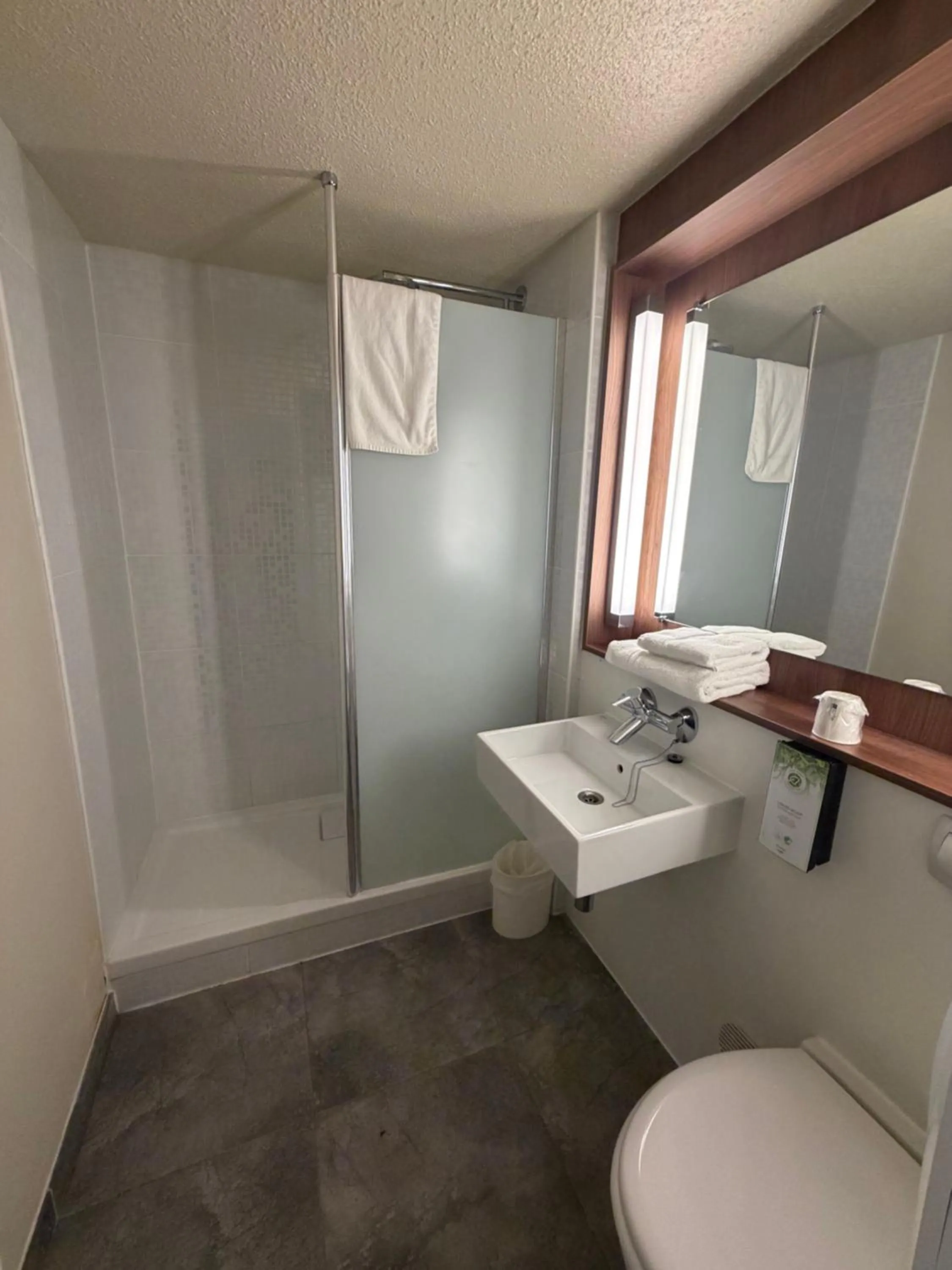 Bathroom in Campanile Troyes Sud - Buchères