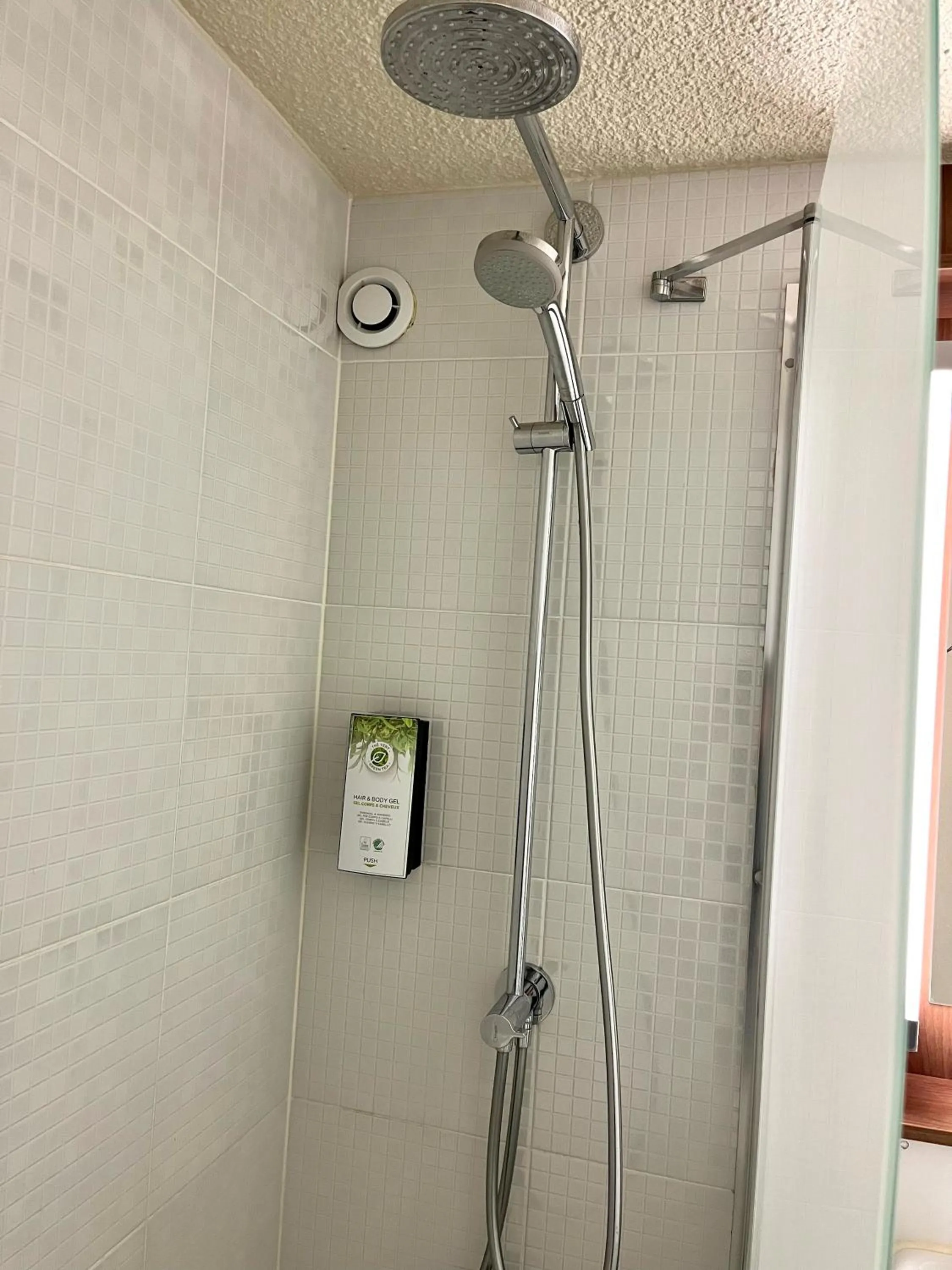 Shower in Campanile Troyes Sud - Buchères