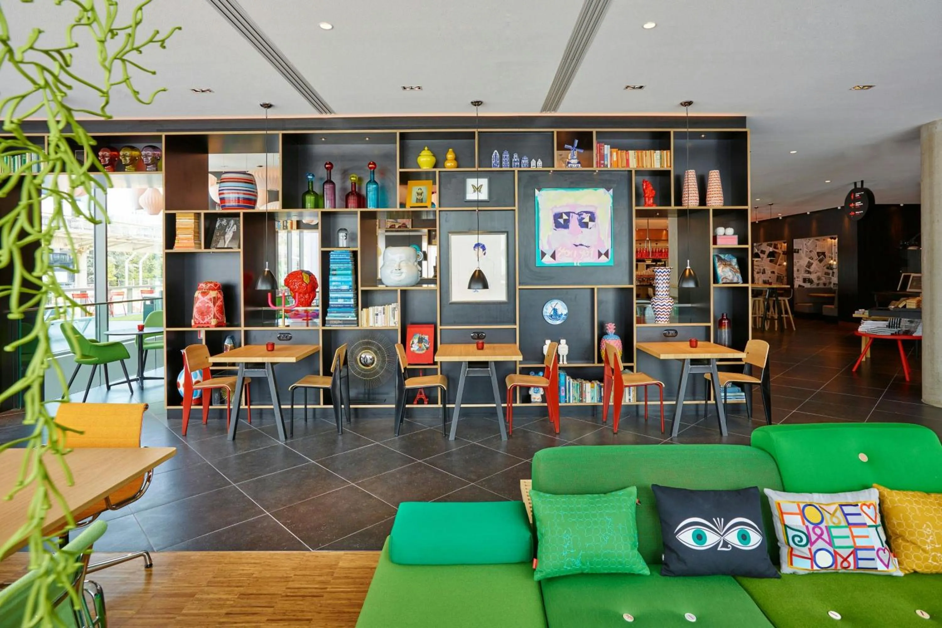 Lobby or reception in citizenM Paris La Défense
