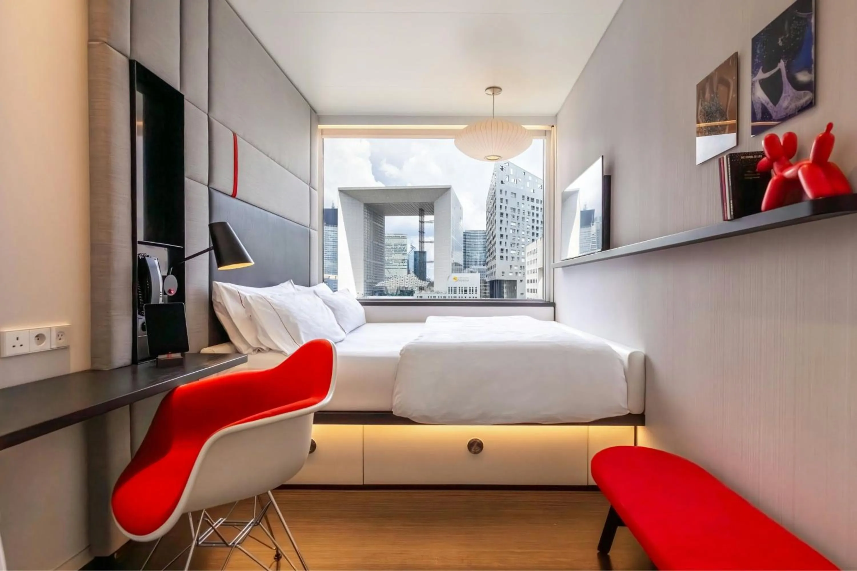 Bedroom, Bed in citizenM Paris La Défense
