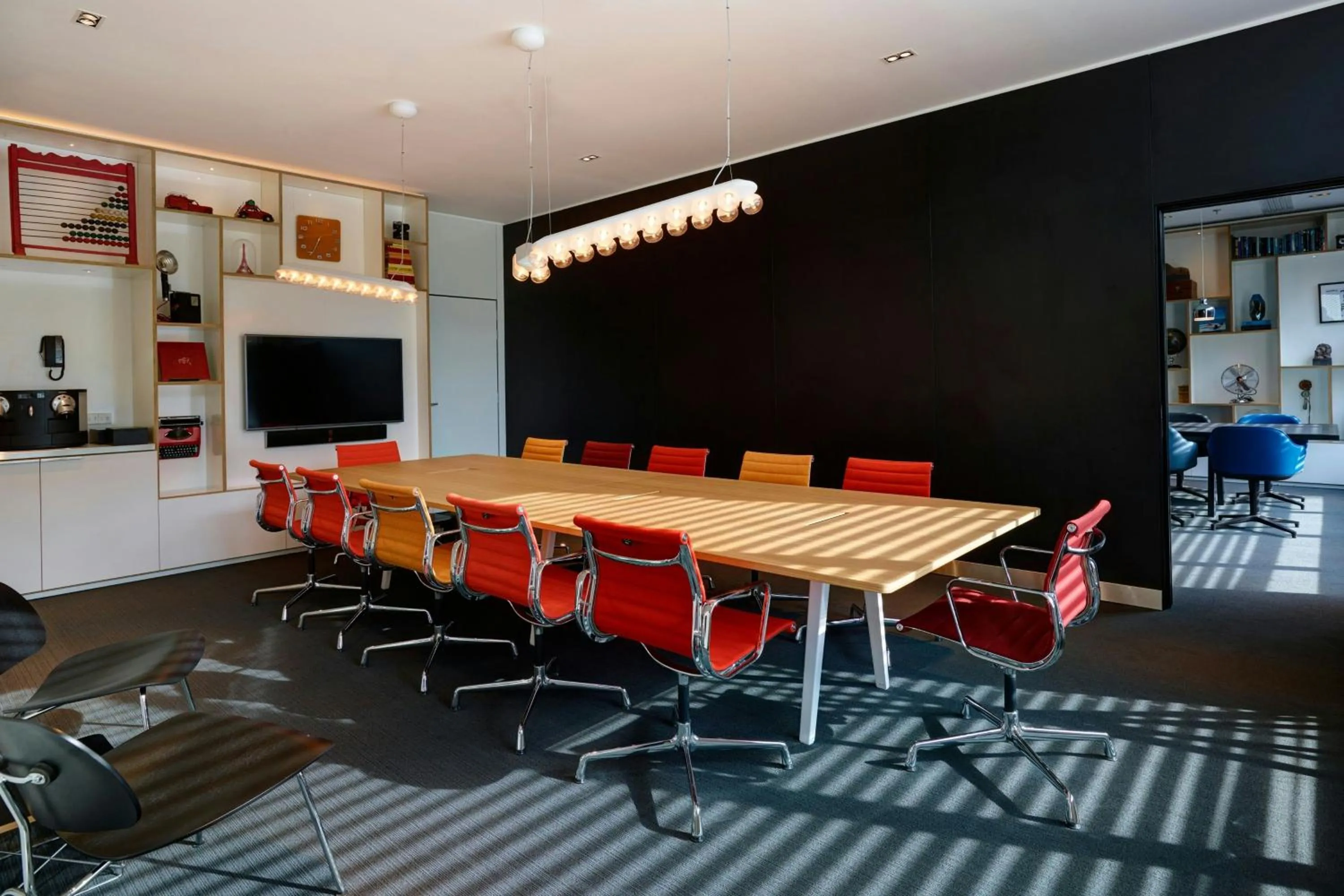 Meeting/conference room in citizenM Paris La Défense