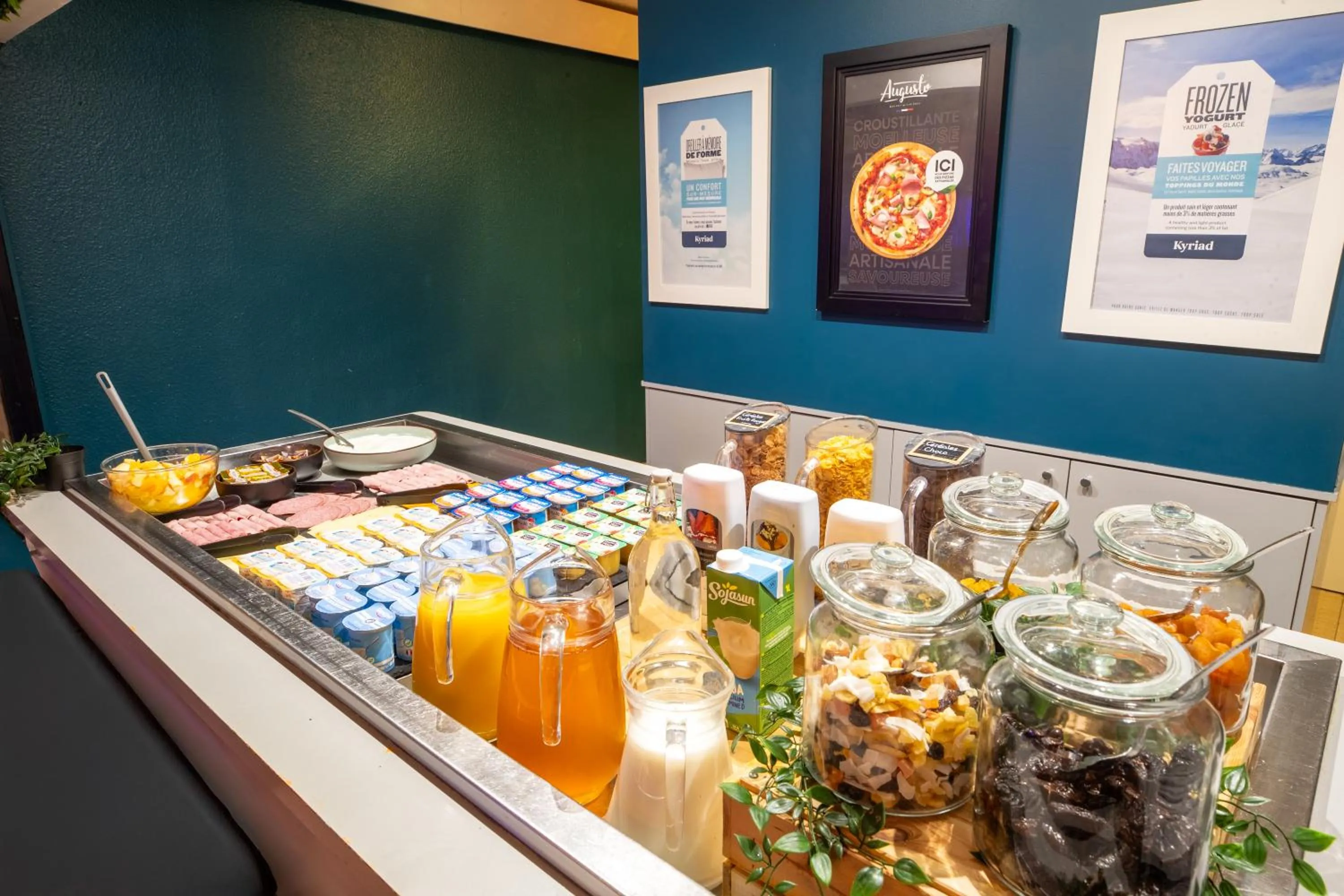 Buffet breakfast in Kyriad Valenciennes Sud - Rouvignies