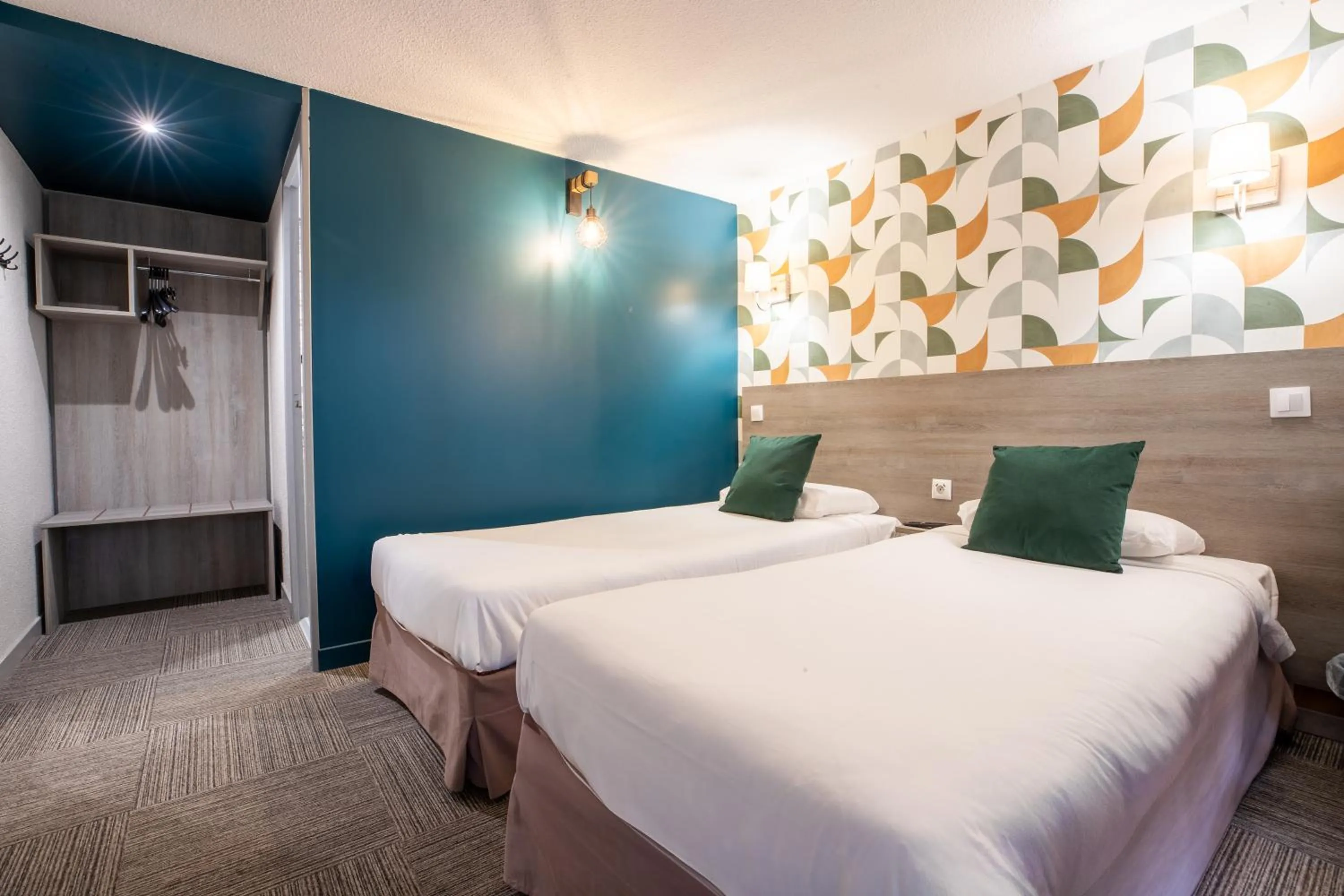 Bedroom, Bed in Kyriad Valenciennes Sud - Rouvignies