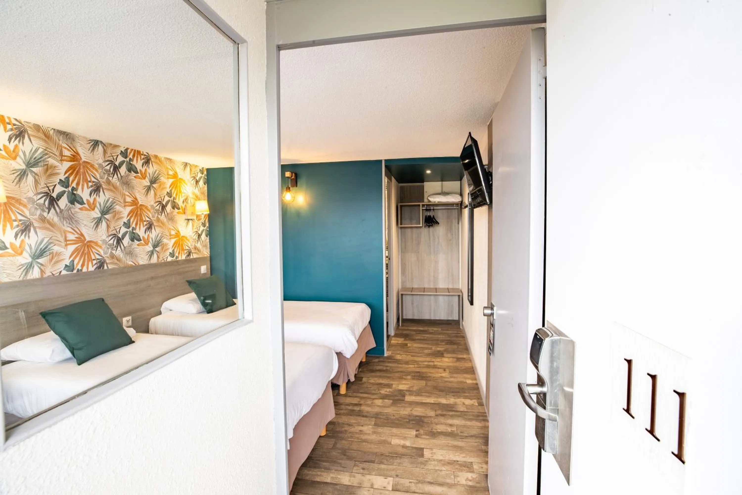 Bedroom, Bed in Kyriad Valenciennes Sud - Rouvignies