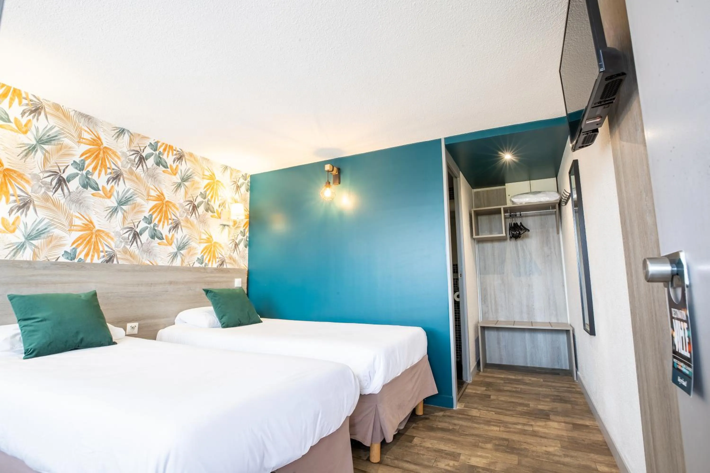 Bedroom, Bed in Kyriad Valenciennes Sud - Rouvignies