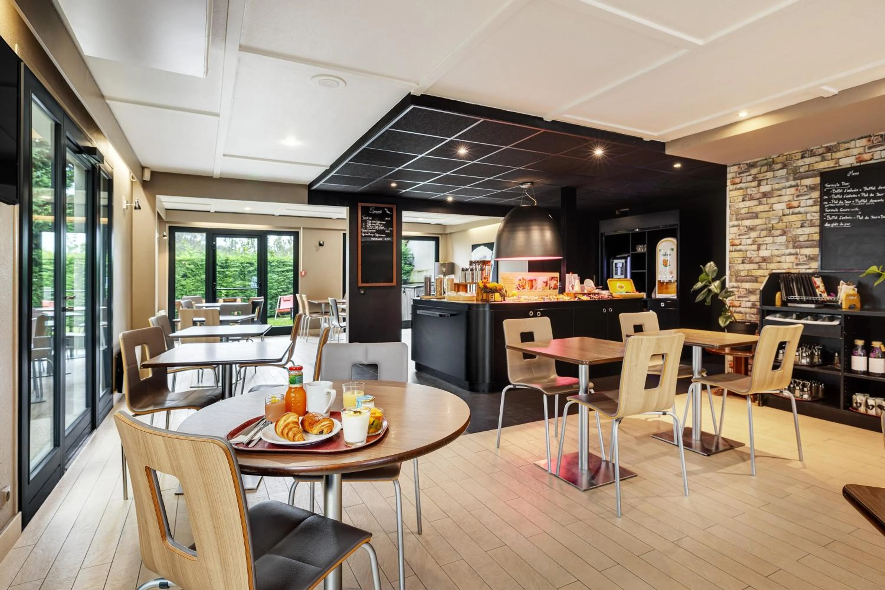 Restaurant/places to eat in Campanile Béthune - Fouquières-Les-Béthune