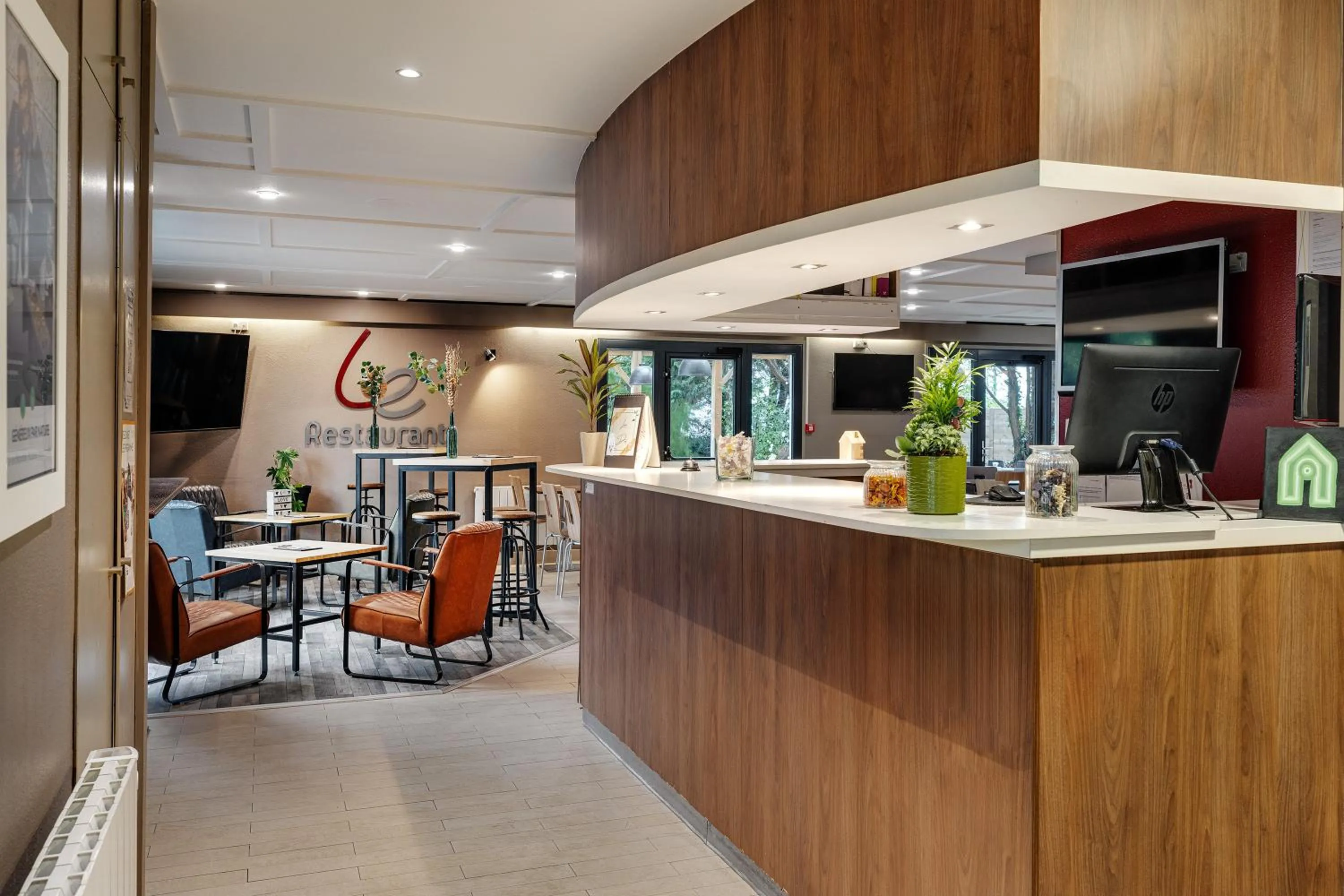 Lobby or reception in Campanile Béthune - Fouquières-Les-Béthune