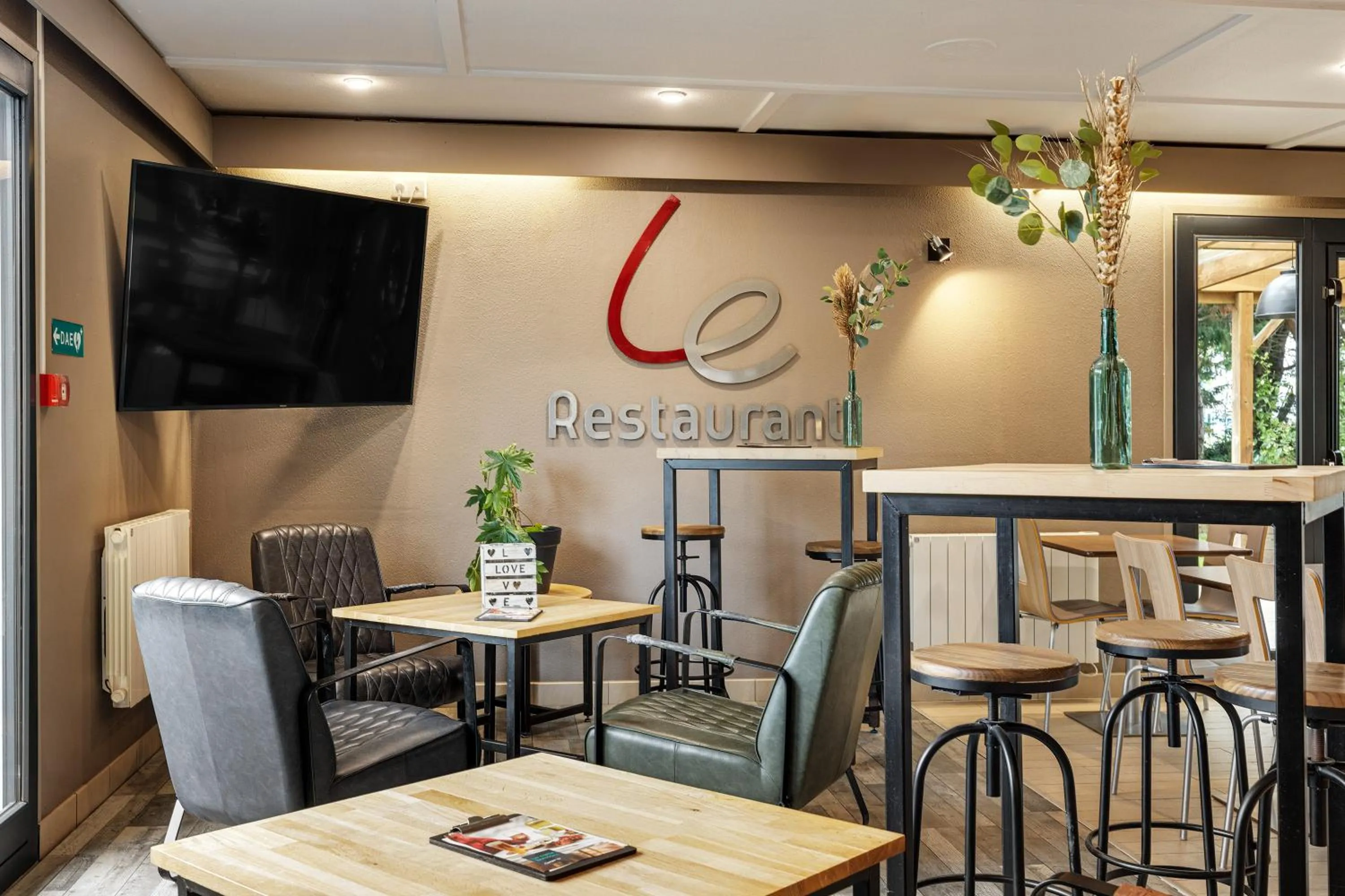 Lounge or bar in Campanile Béthune - Fouquières-Les-Béthune