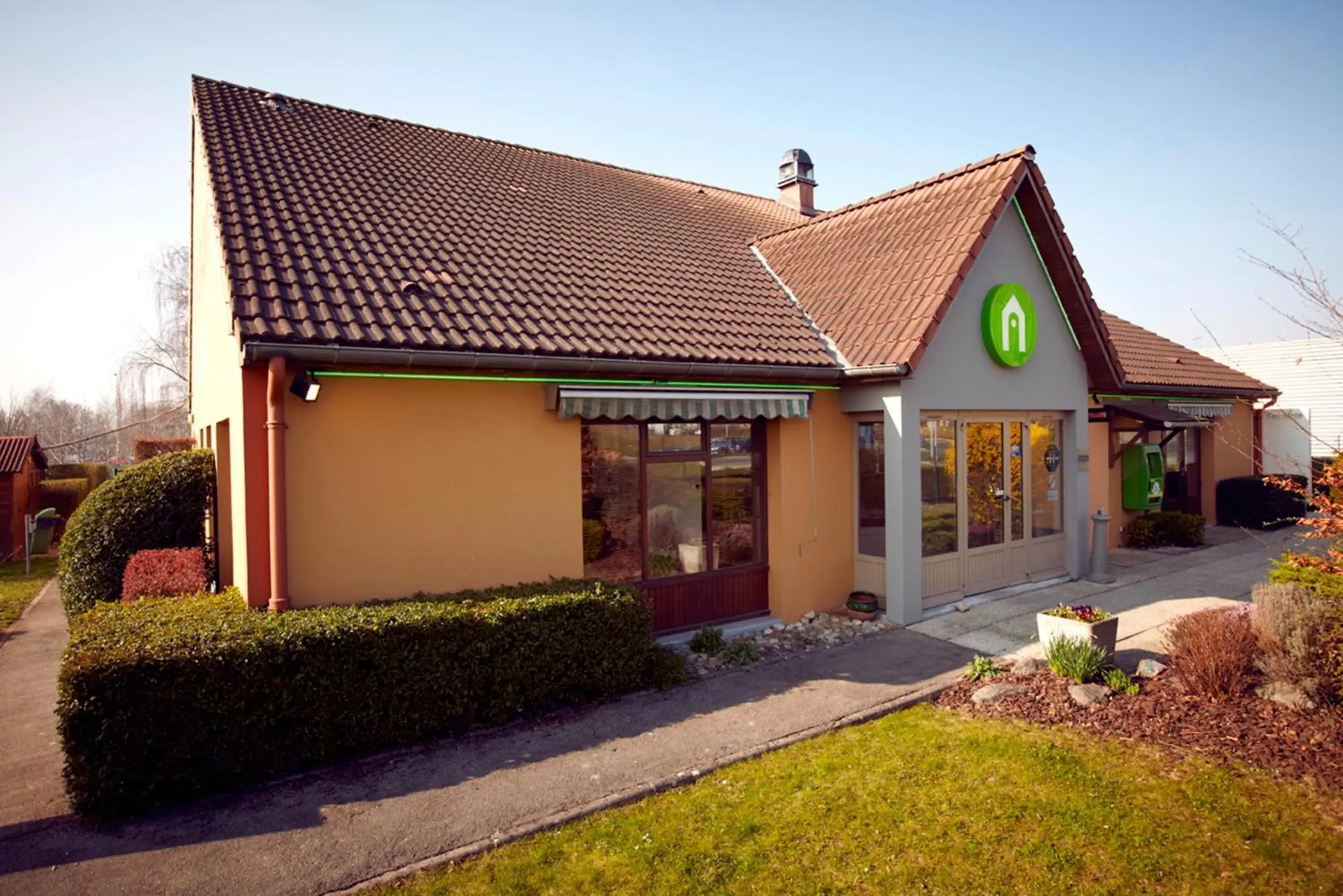 Facade/entrance in Kyriad Châlons-En-Champagne - Saint-Martin Facade/entrance in Kyriad Châlons-En-Champagne - Saint-Martin