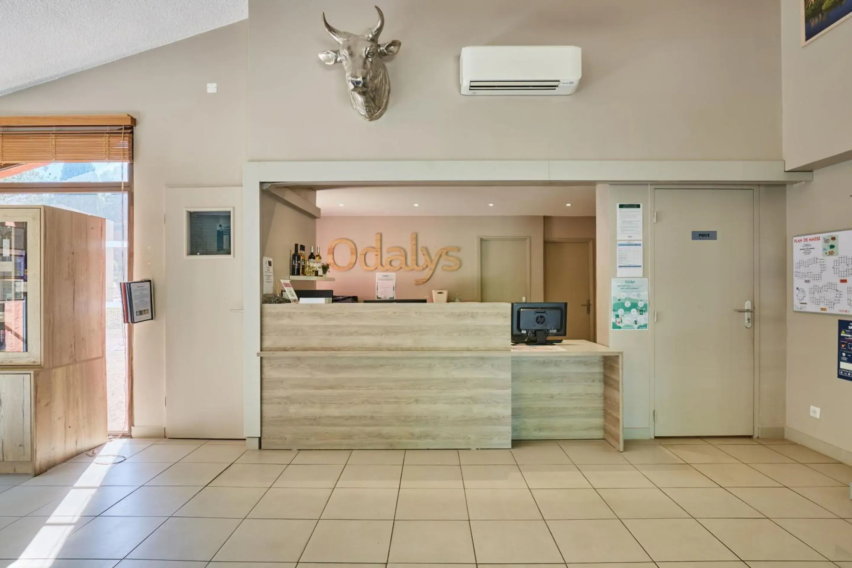 Lobby or reception in Résidence Odalys Le Village Camarguais Les Gardians Lobby or reception in Résidence Odalys Le Village Camarguais Les Gardians