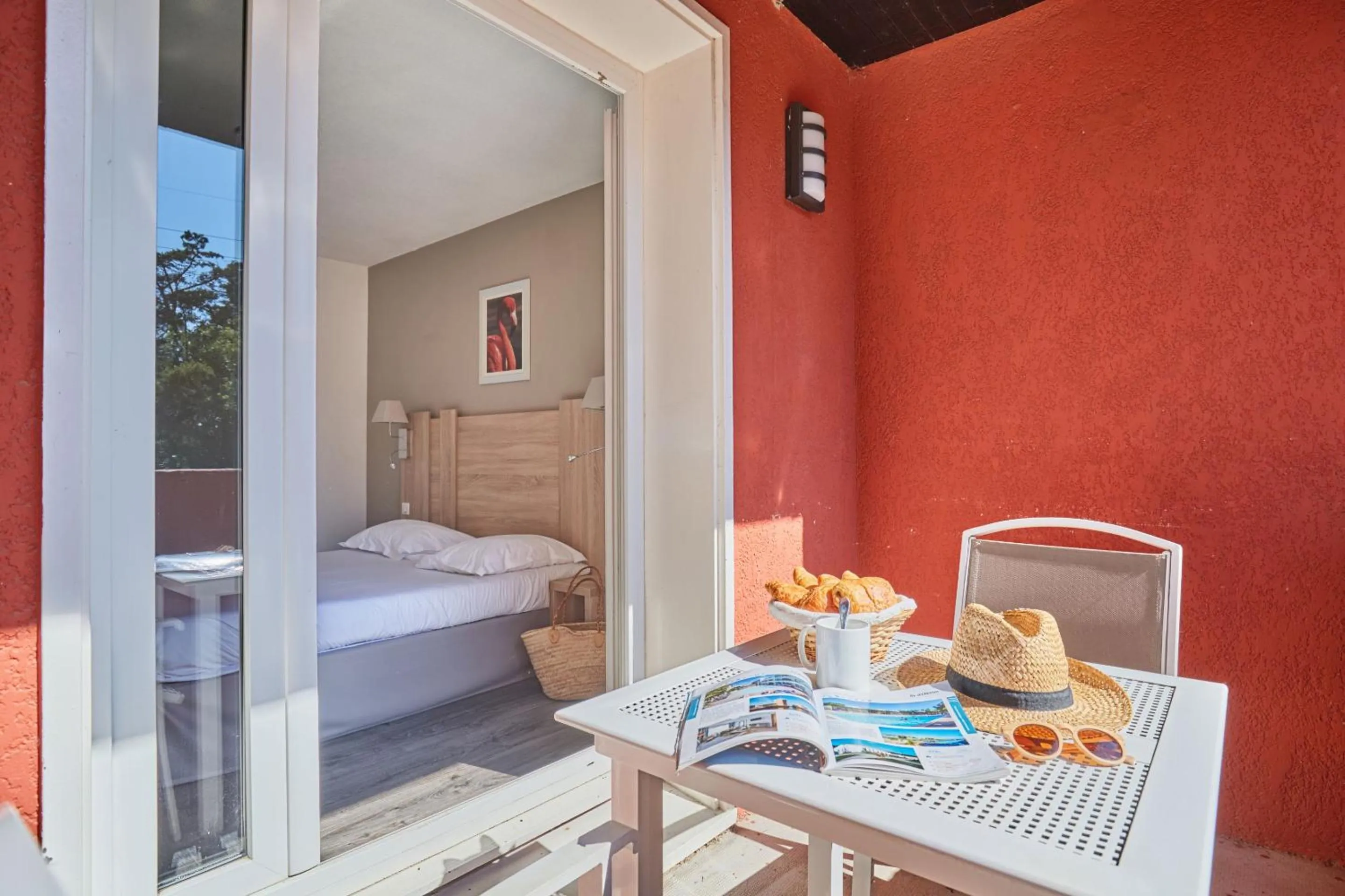 Dining area, Bed in Résidence Odalys Le Village Camarguais Les Gardians