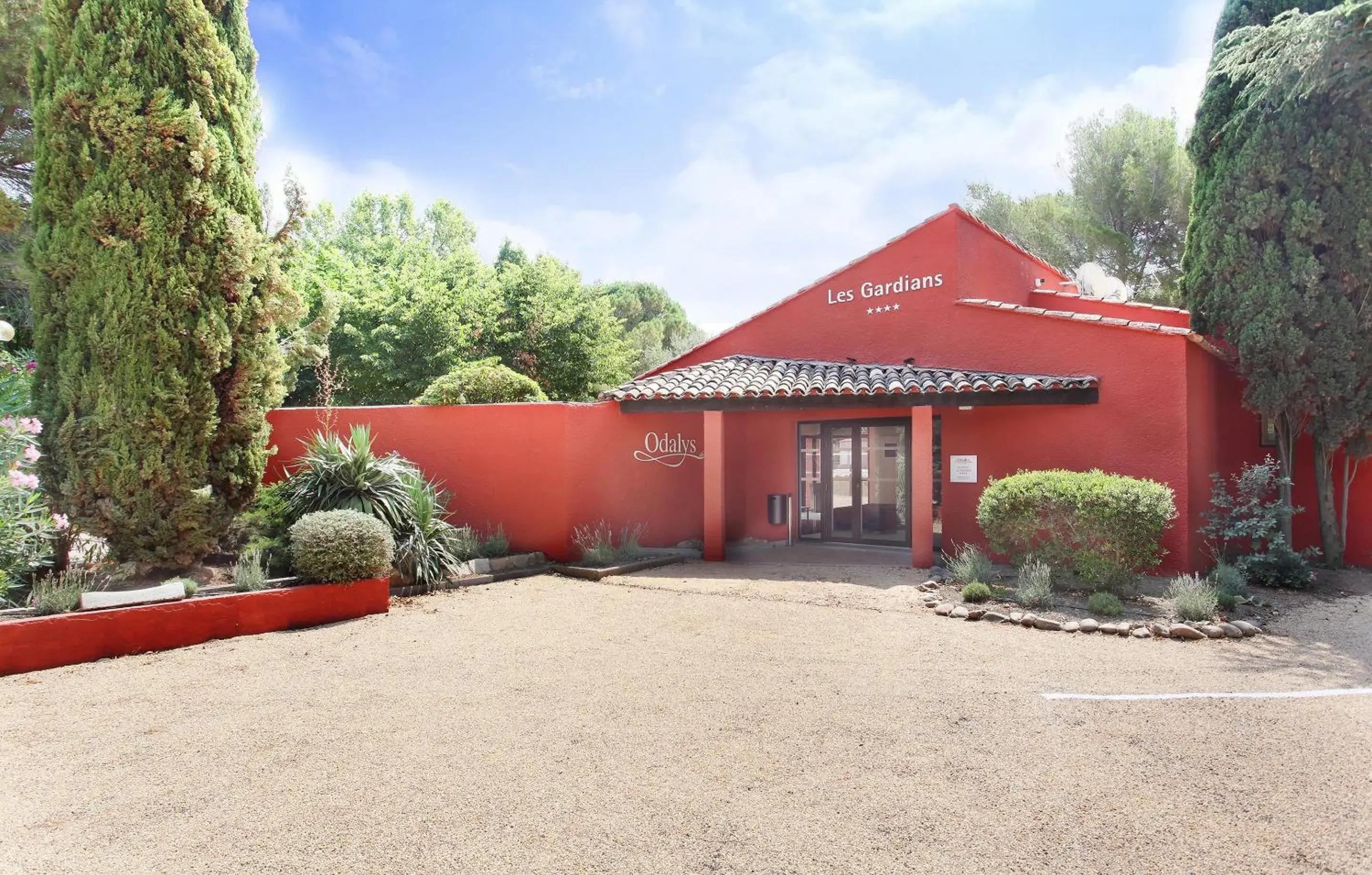 Facade/entrance in Résidence Odalys Le Village Camarguais Les Gardians Facade/entrance in Résidence Odalys Le Village Camarguais Les Gardians