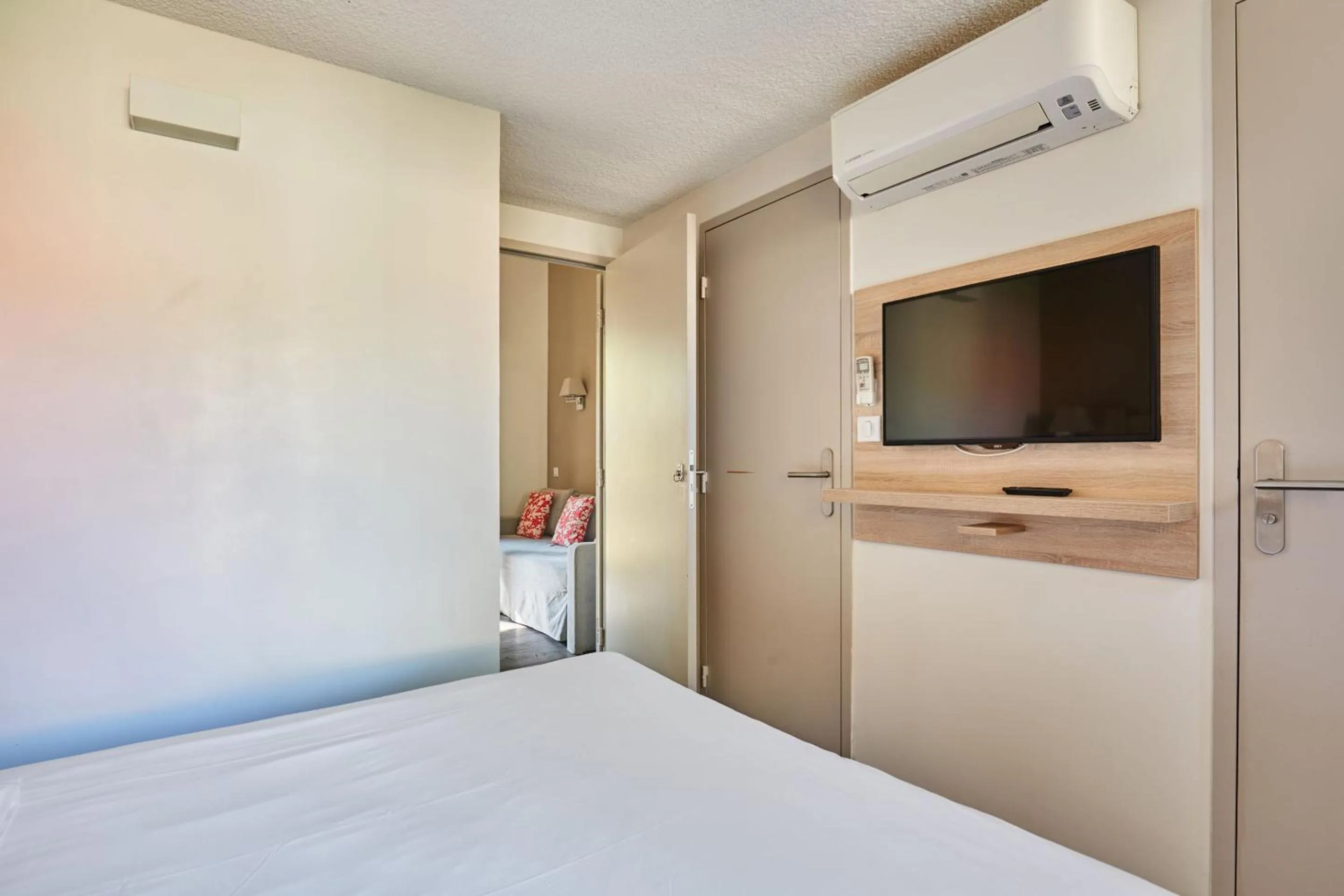 Bedroom, Bed in Résidence Odalys Le Village Camarguais Les Gardians