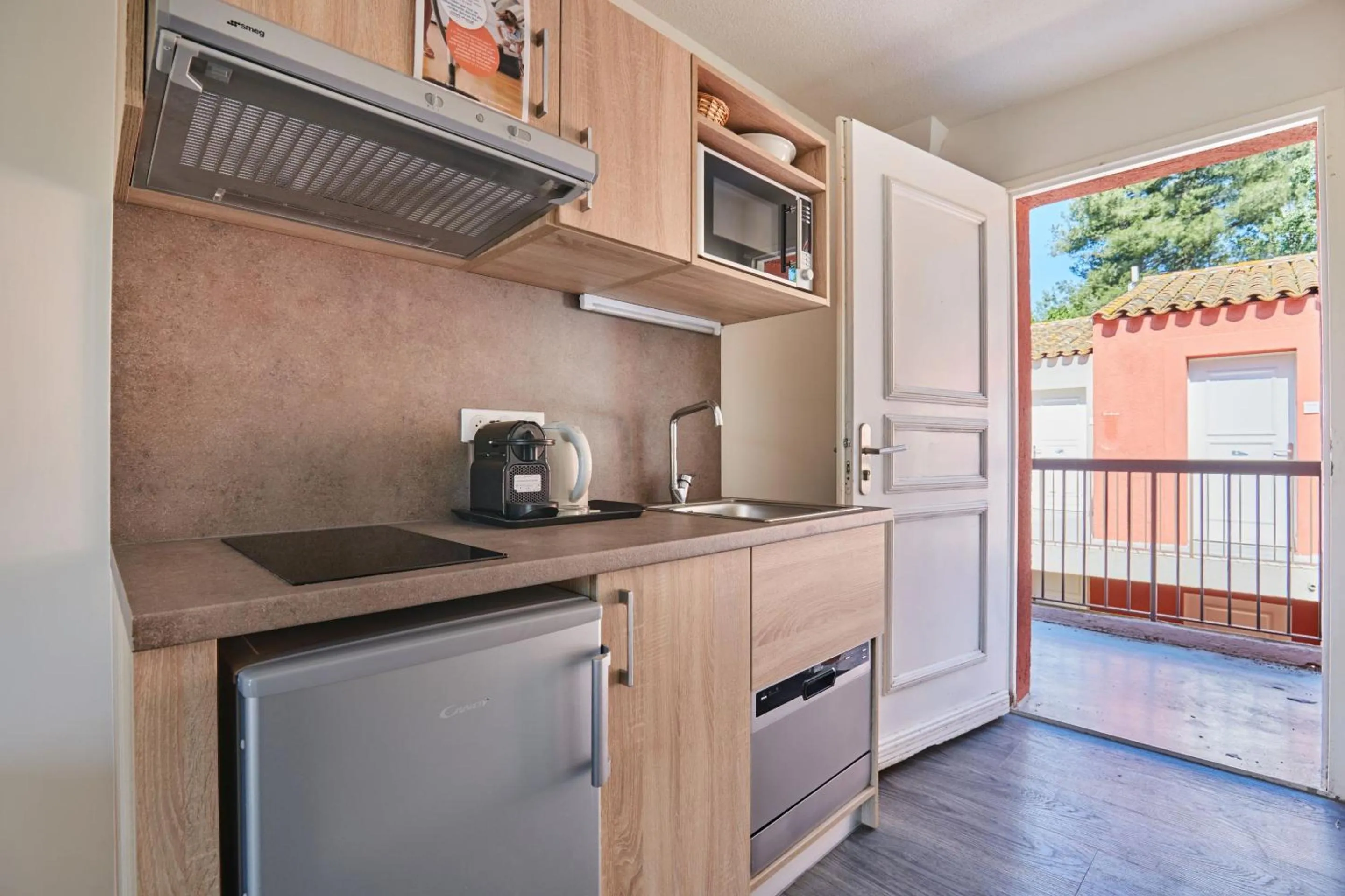 Kitchen or kitchenette in Résidence Odalys Le Village Camarguais Les Gardians