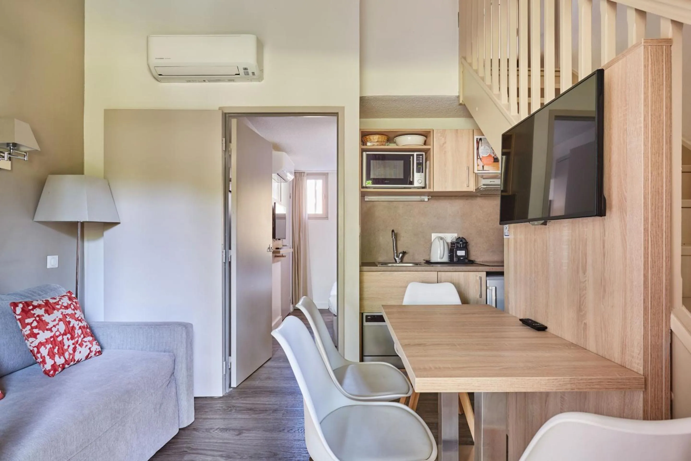Dining area in Résidence Odalys Le Village Camarguais Les Gardians