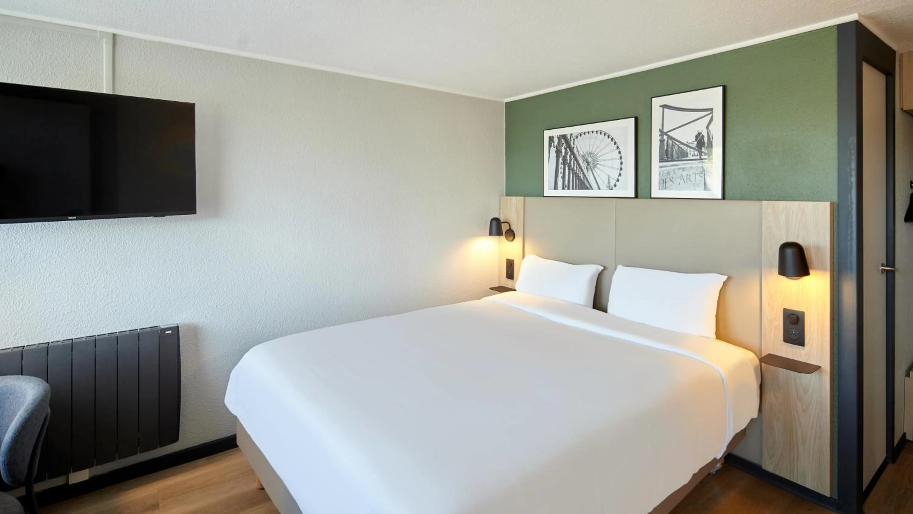 Bed in Campanile Le Havre Nord - Montivilliers