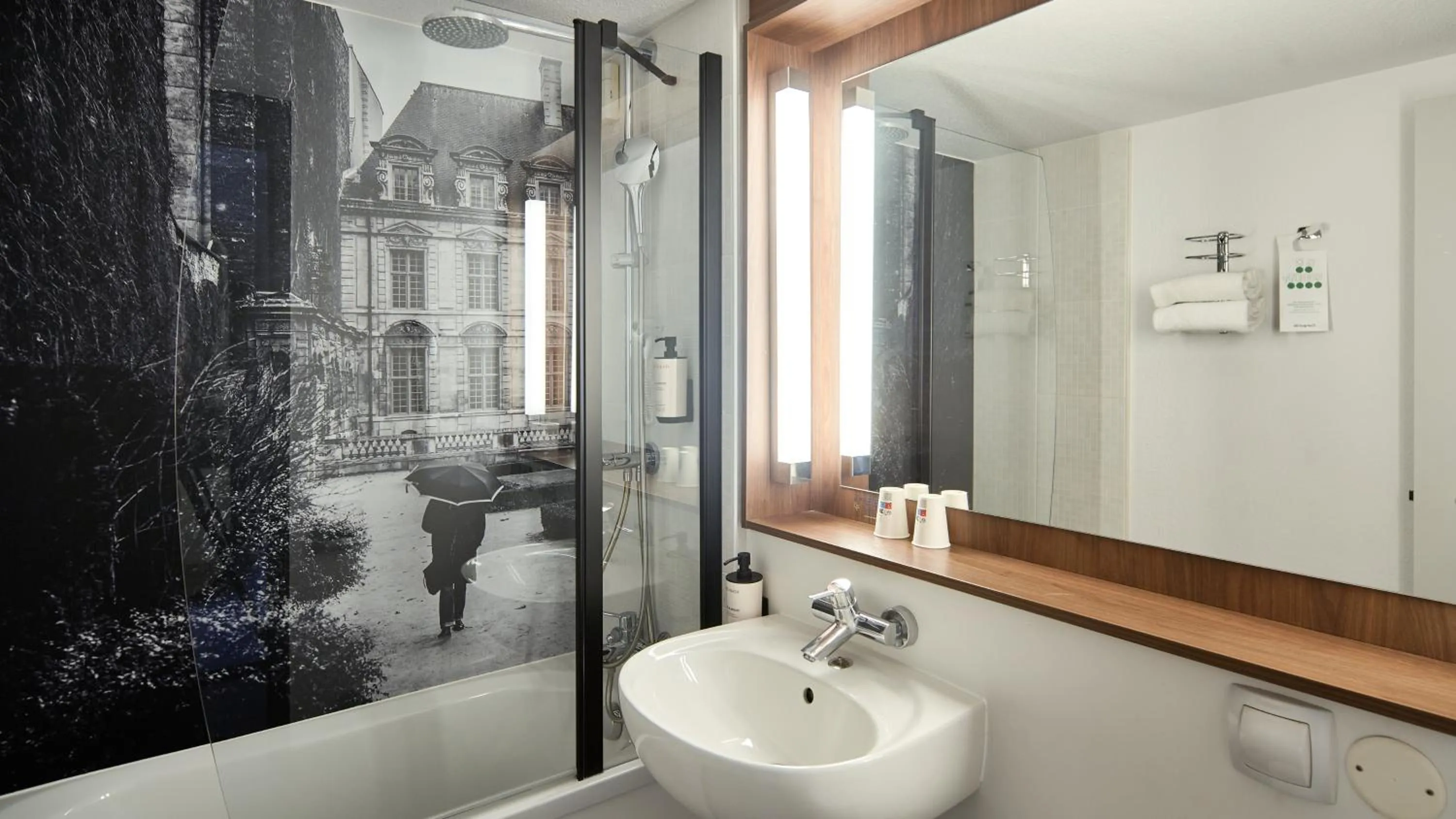 Shower in Campanile Le Havre Nord - Montivilliers