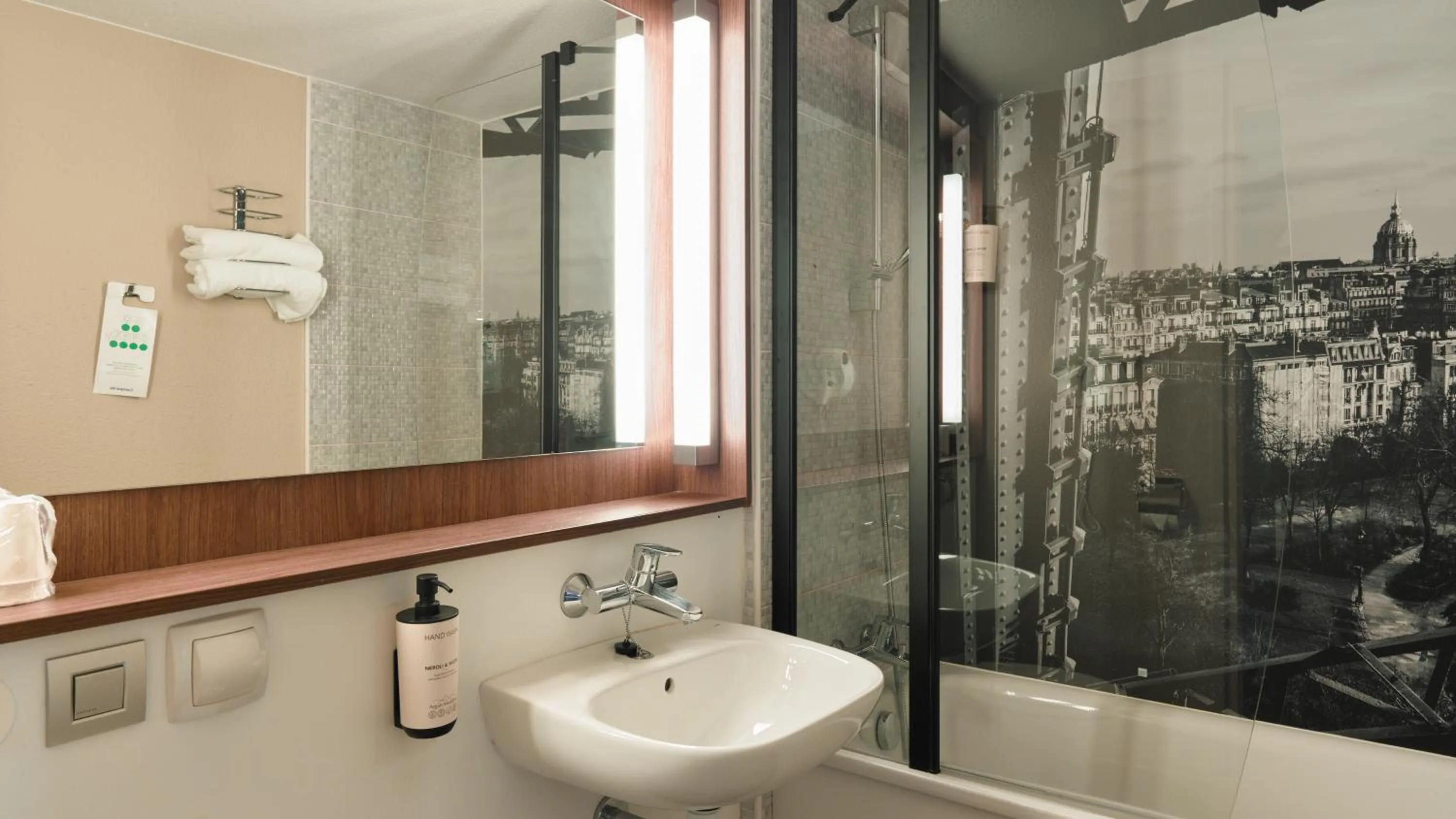 Bathroom in Campanile NATURE - Sannois Ermont