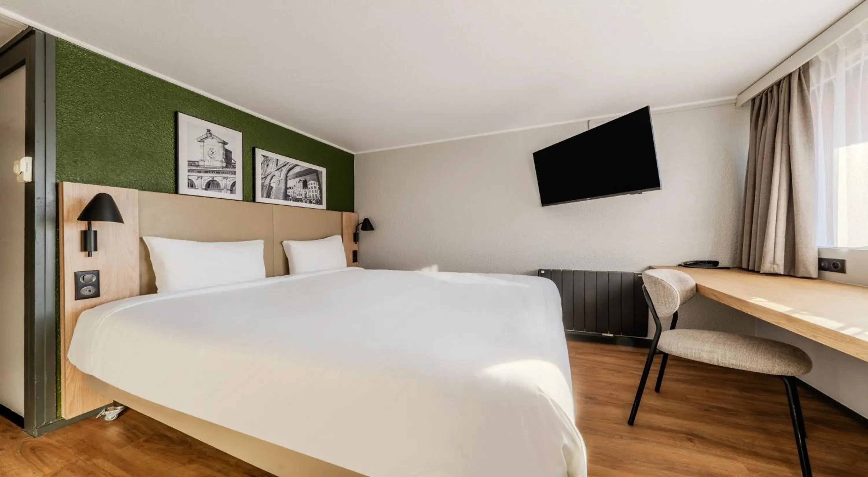 Photo of the whole room, Bed in Kyriad Sannois - Ermont Photo of the whole room, Bed in Kyriad Sannois - Ermont