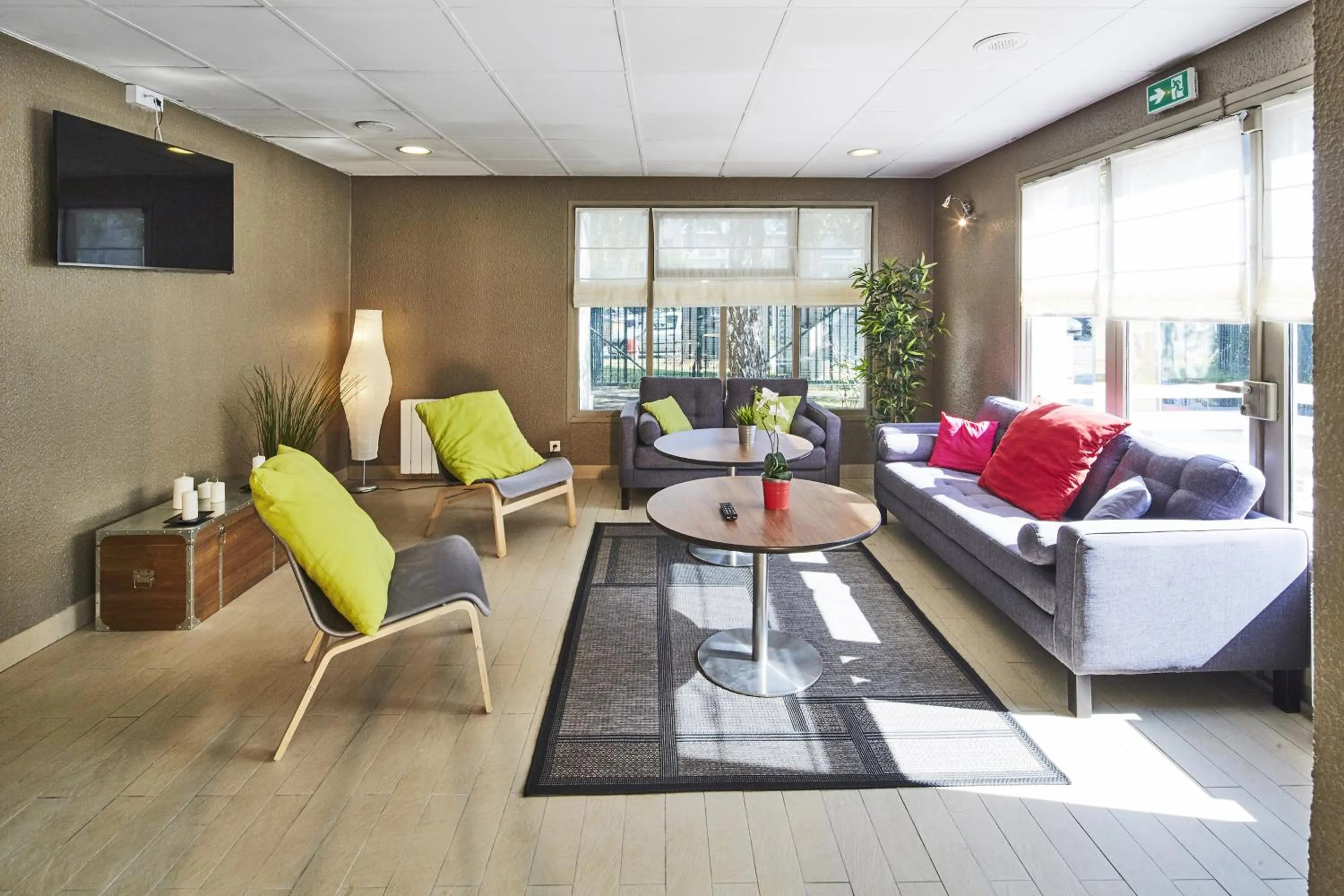 Seating area in Kyriad Sannois - Ermont