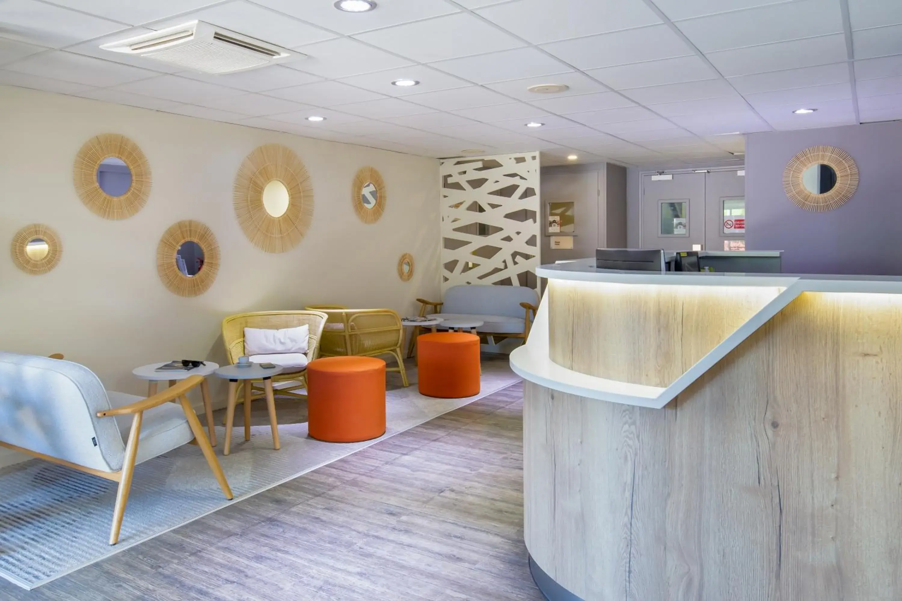 Lobby or reception in KYRIAD MARSEILLE EST - Aubagne Gémenos Lobby or reception in KYRIAD MARSEILLE EST - Aubagne Gémenos