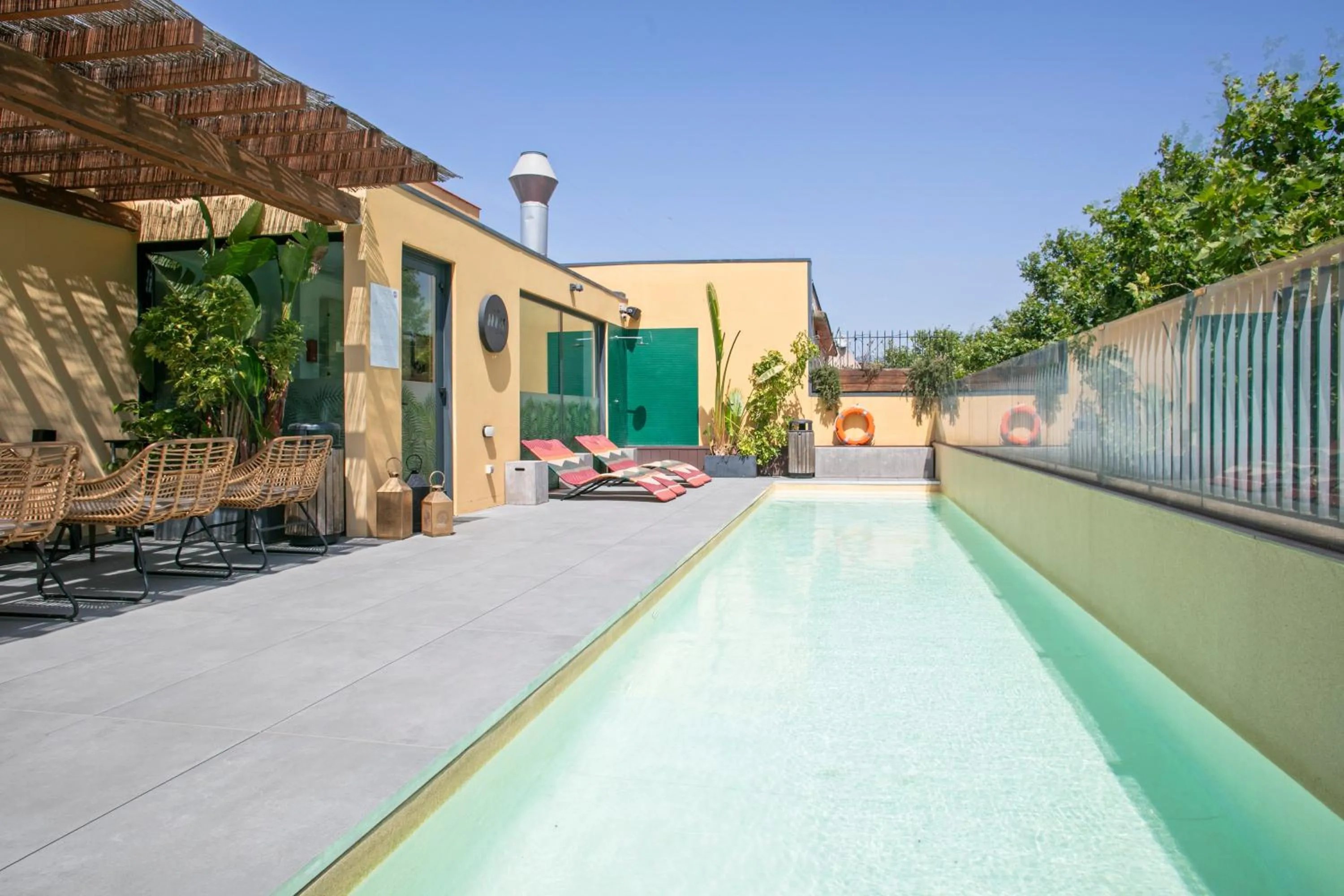 Swimming pool in Niu Barcelona Hotel