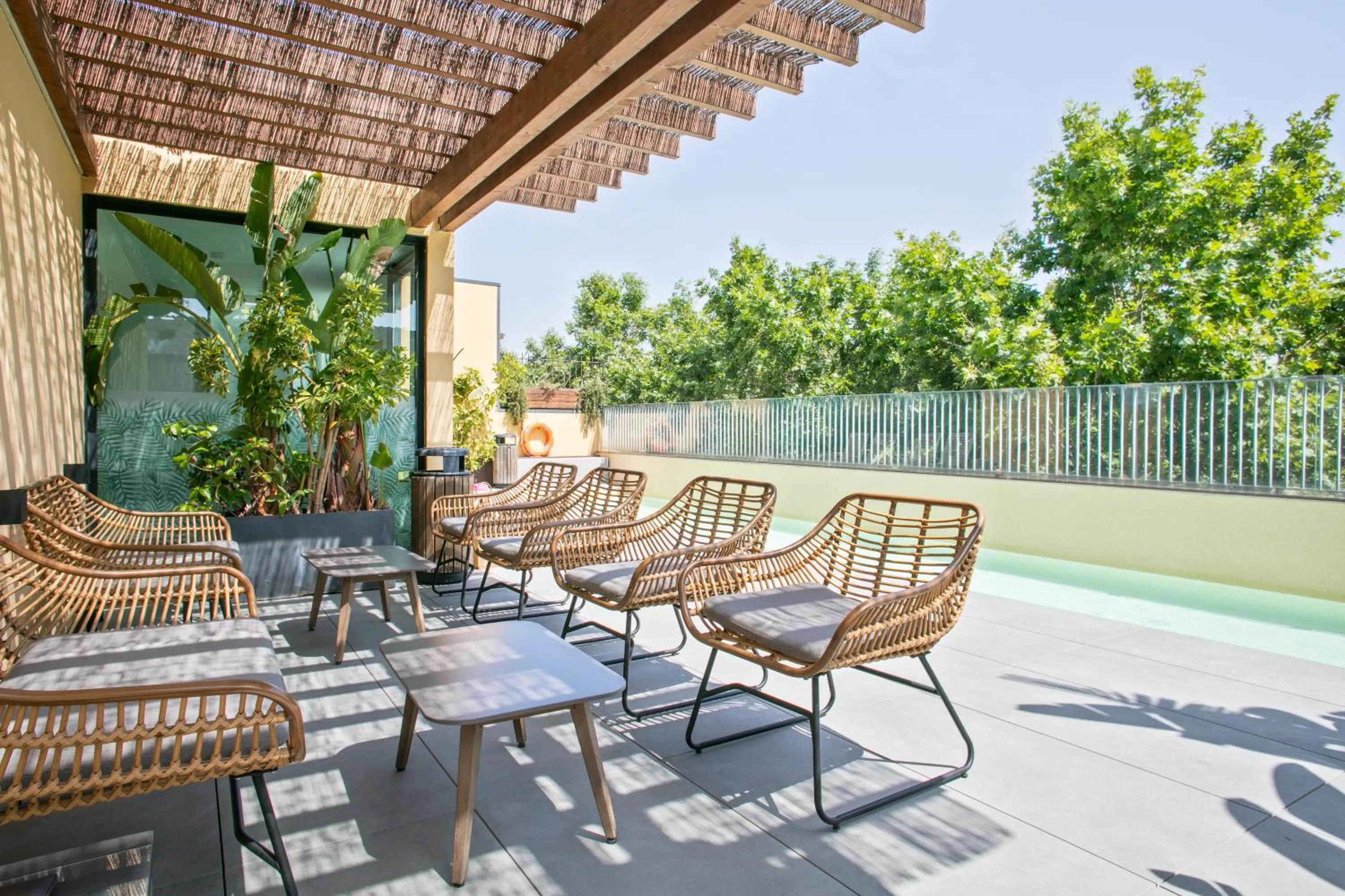 Swimming pool in Niu Barcelona Hotel