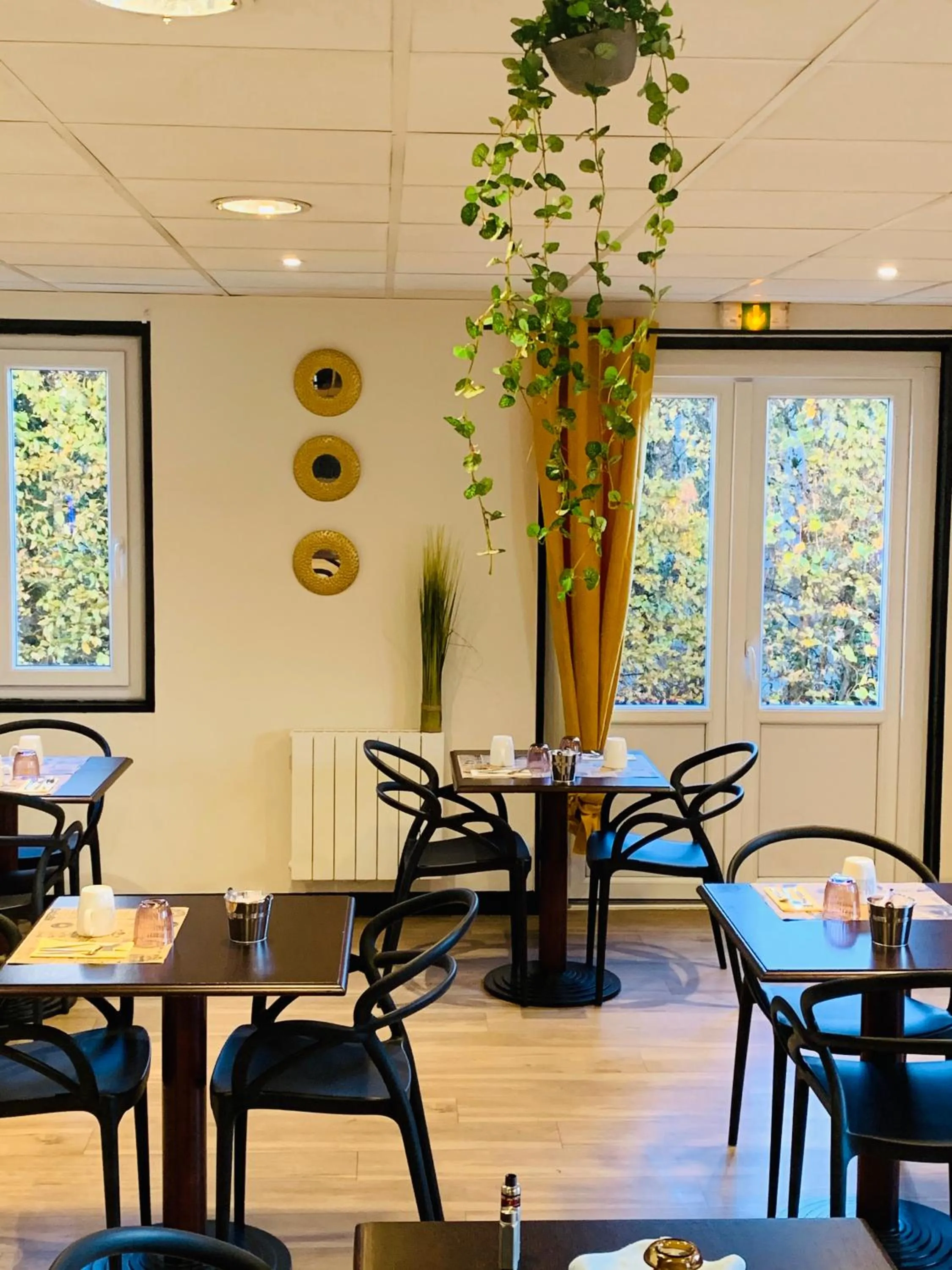 Breakfast in Hôtel inn design Sancé