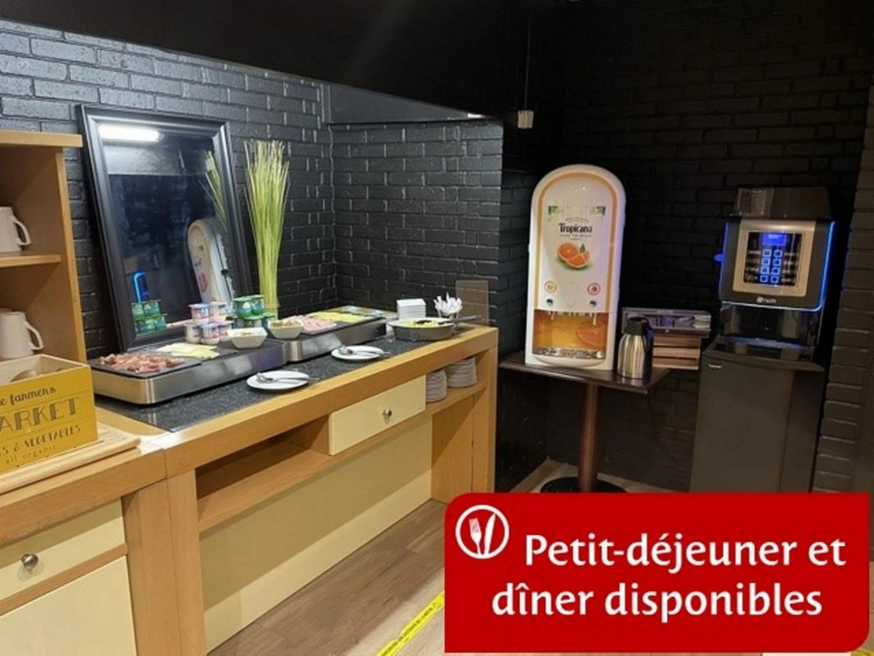 Breakfast in Hôtel inn design Sancé