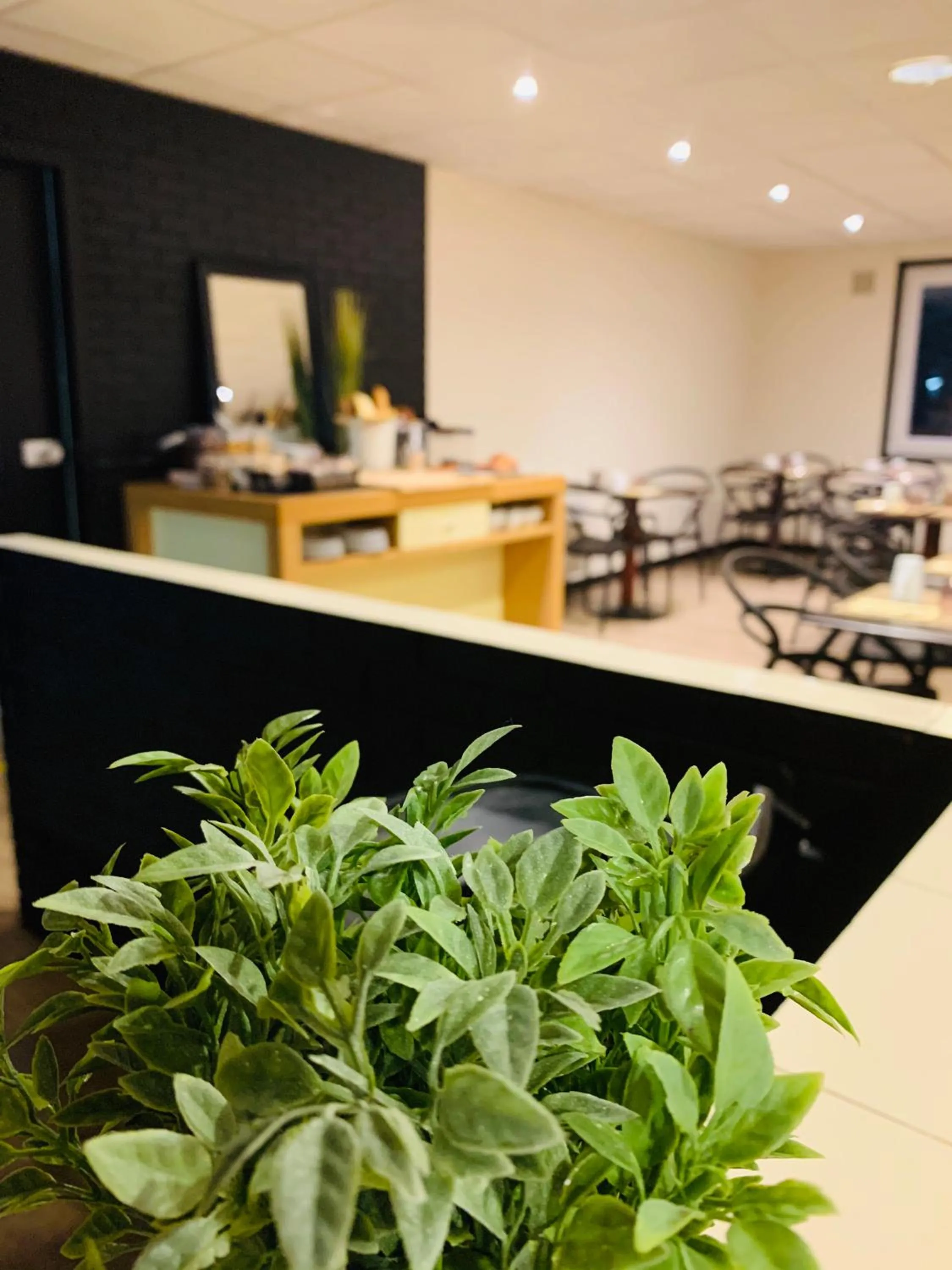 Breakfast in Hôtel inn design Sancé