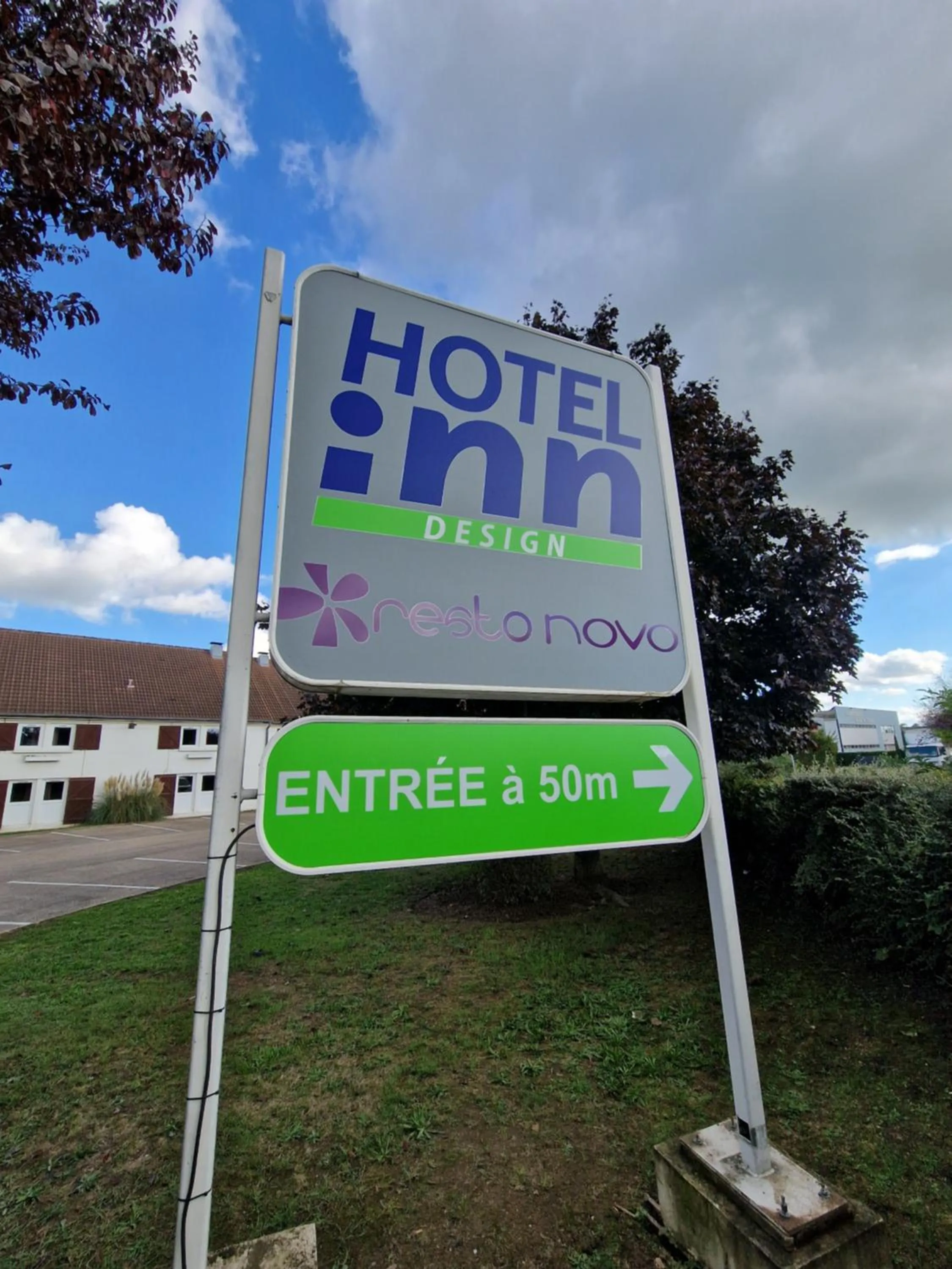 Property building in Hôtel inn design Sancé