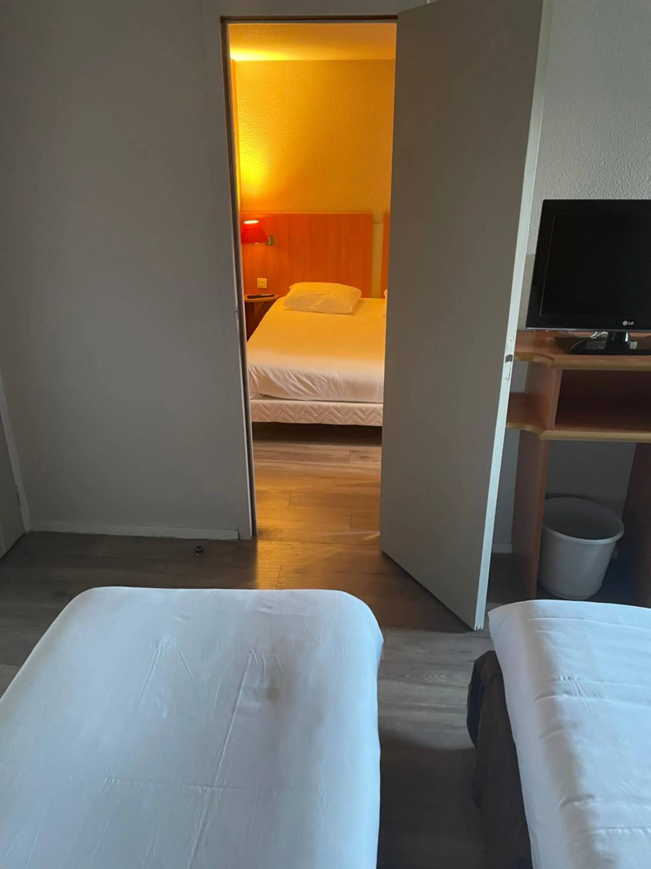 Bedroom, Bed in Hôtel inn design Sancé