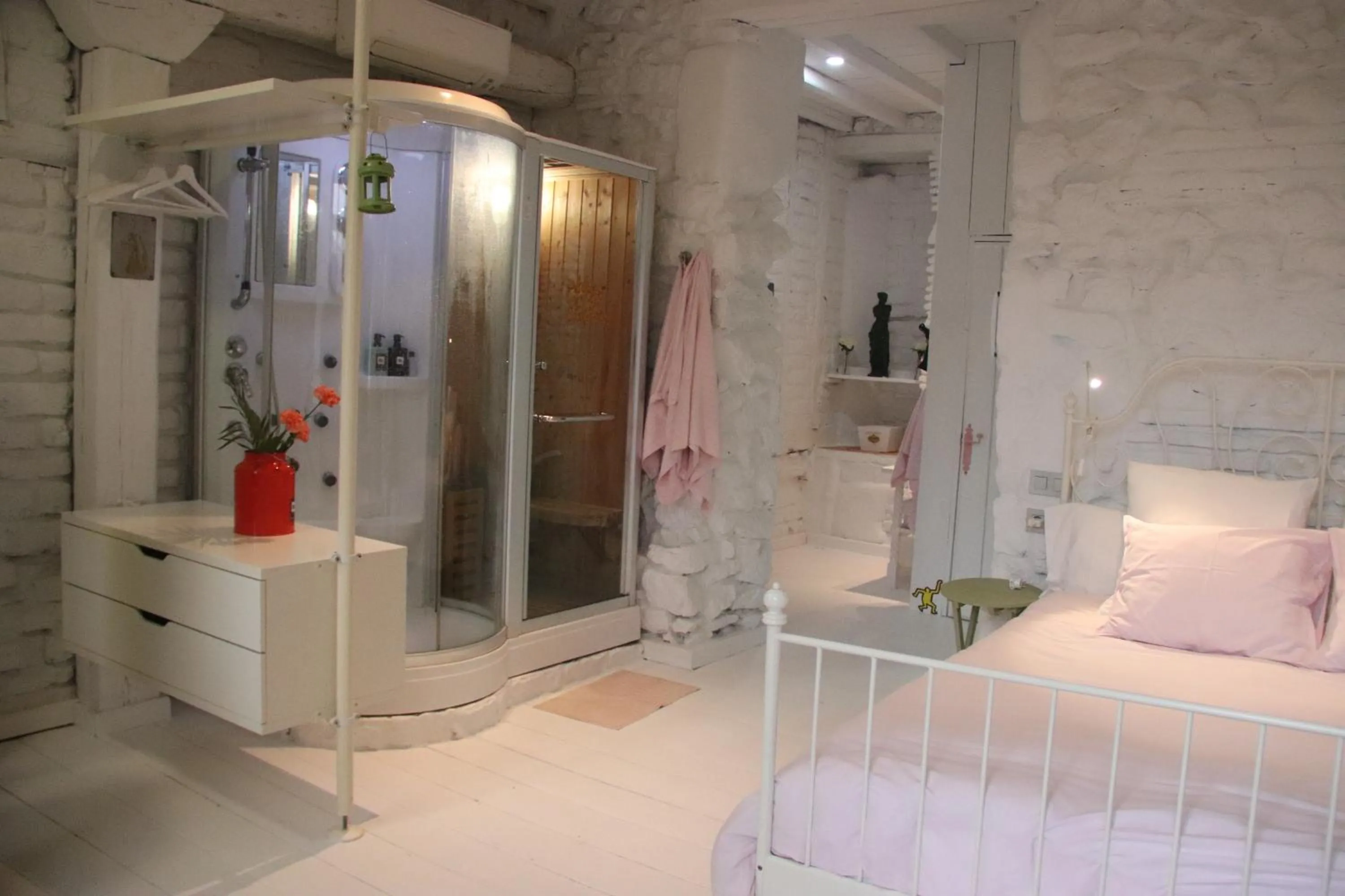 Shower, Bed in CR La Posada de los Sentidos