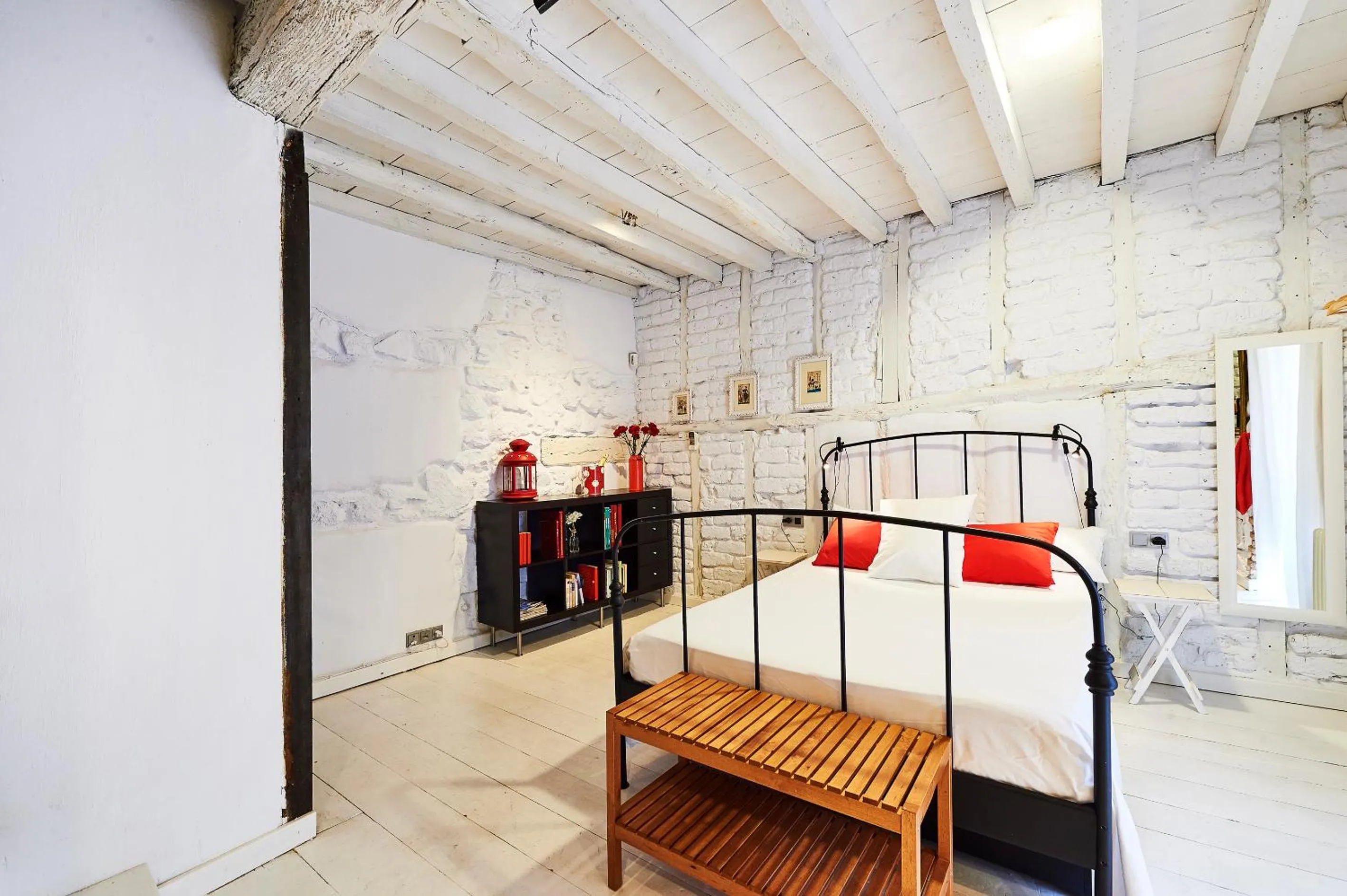 Photo of the whole room, Bed in CR La Posada de los Sentidos