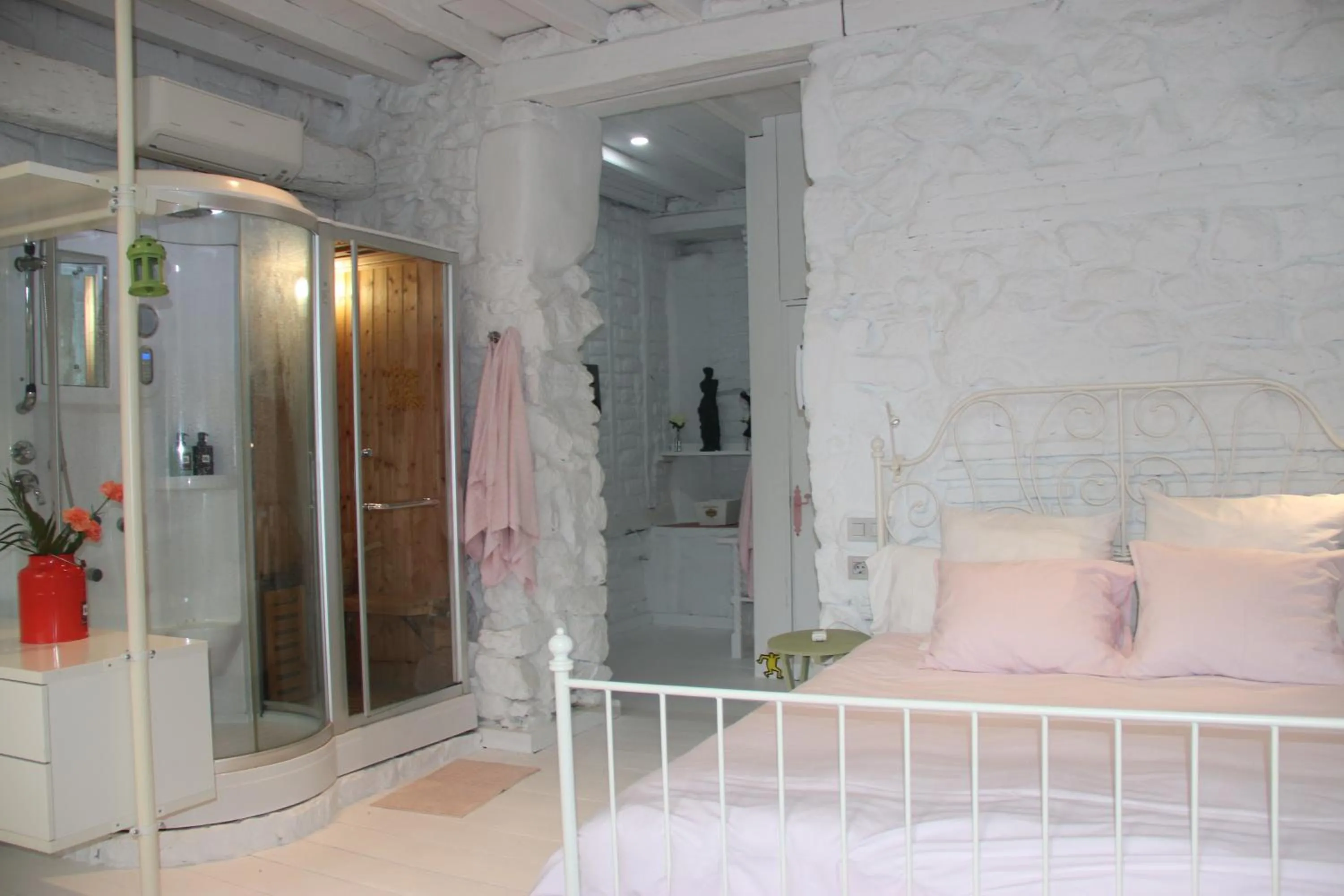 Shower, Bed in CR La Posada de los Sentidos