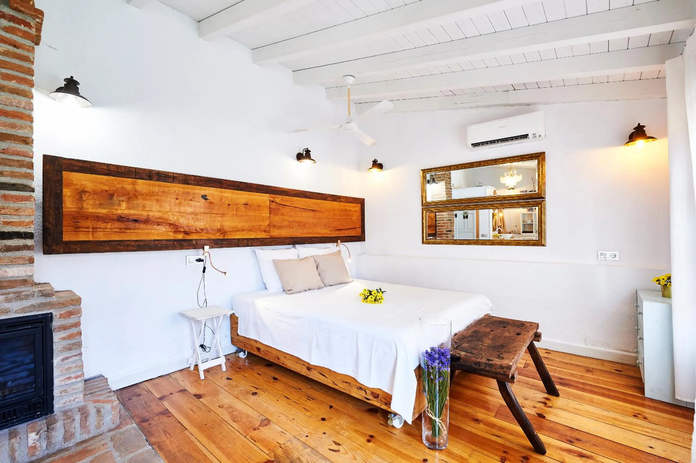 Photo of the whole room, Bed in CR La Posada de los Sentidos