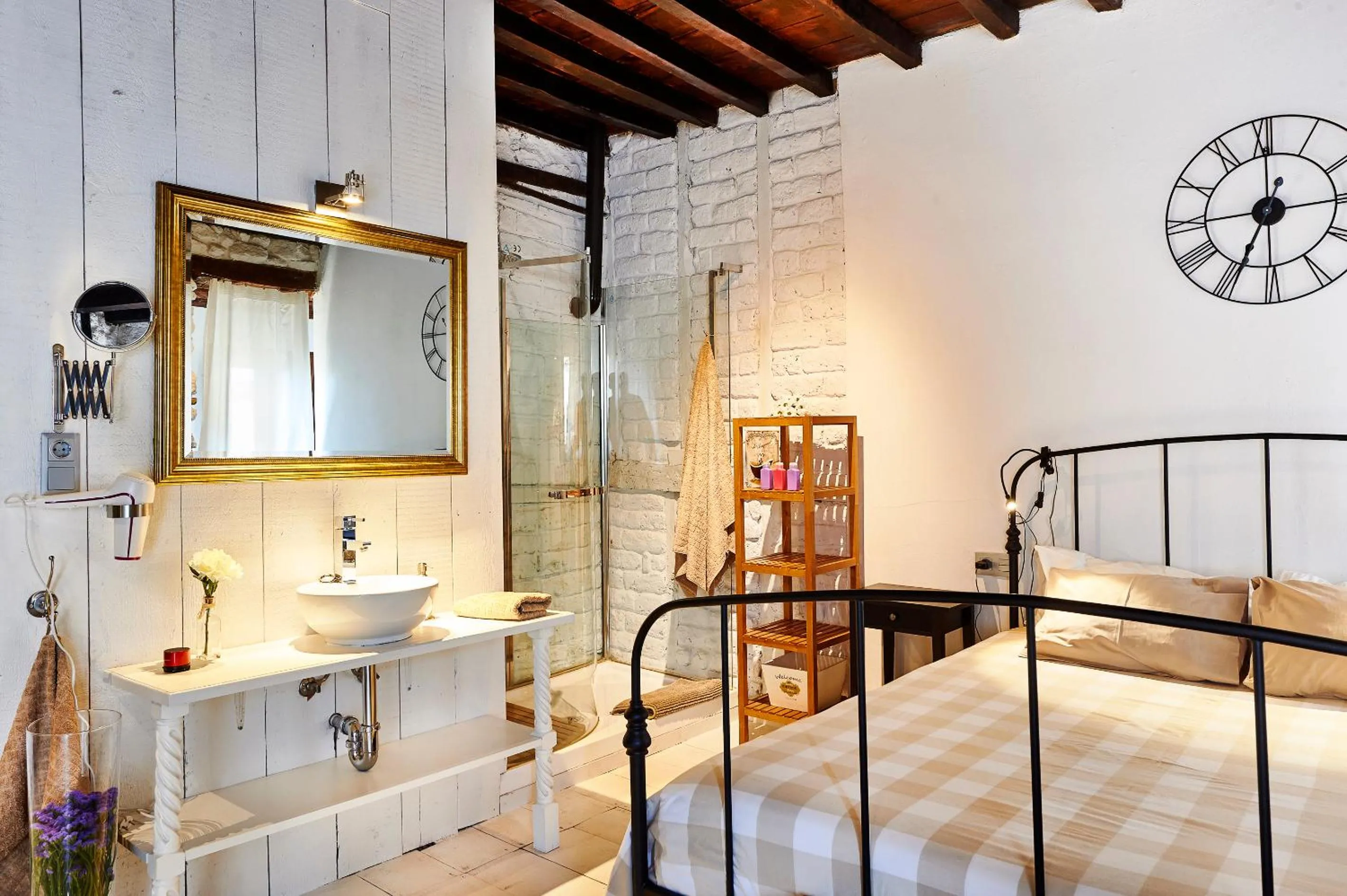 Shower, Bed in CR La Posada de los Sentidos