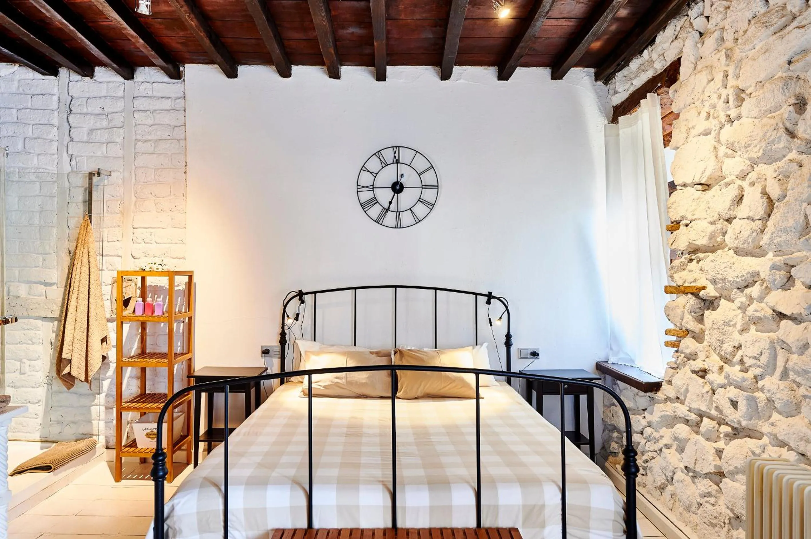 Photo of the whole room, Bed in CR La Posada de los Sentidos