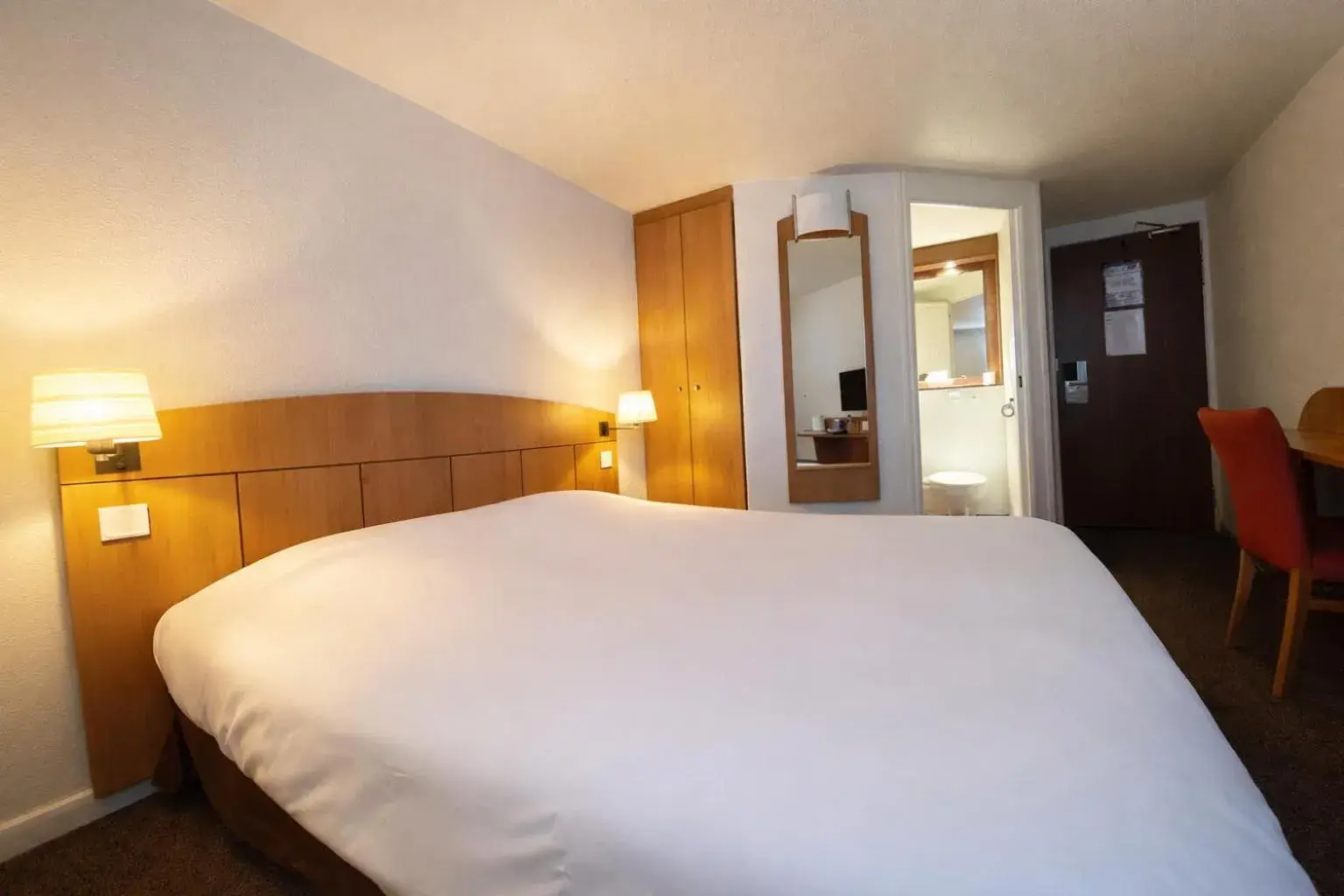 Bedroom, Bed in Kyriad Montargis Amilly Bedroom, Bed in Kyriad Montargis Amilly