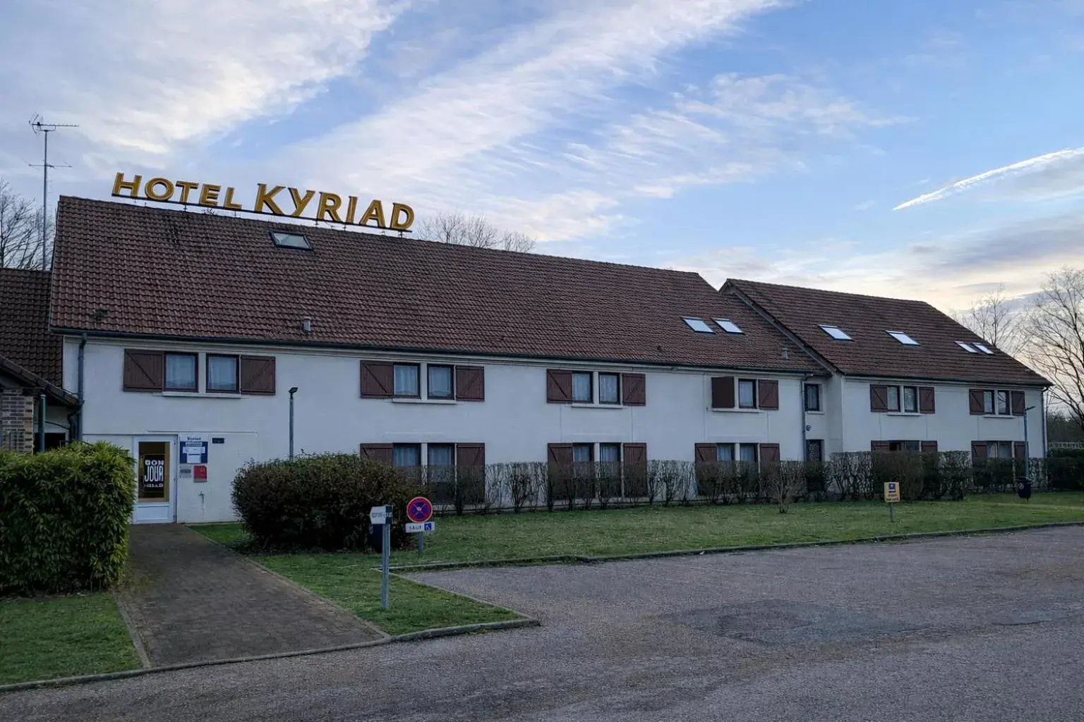 Property building in Kyriad Montargis Amilly Property building in Kyriad Montargis Amilly