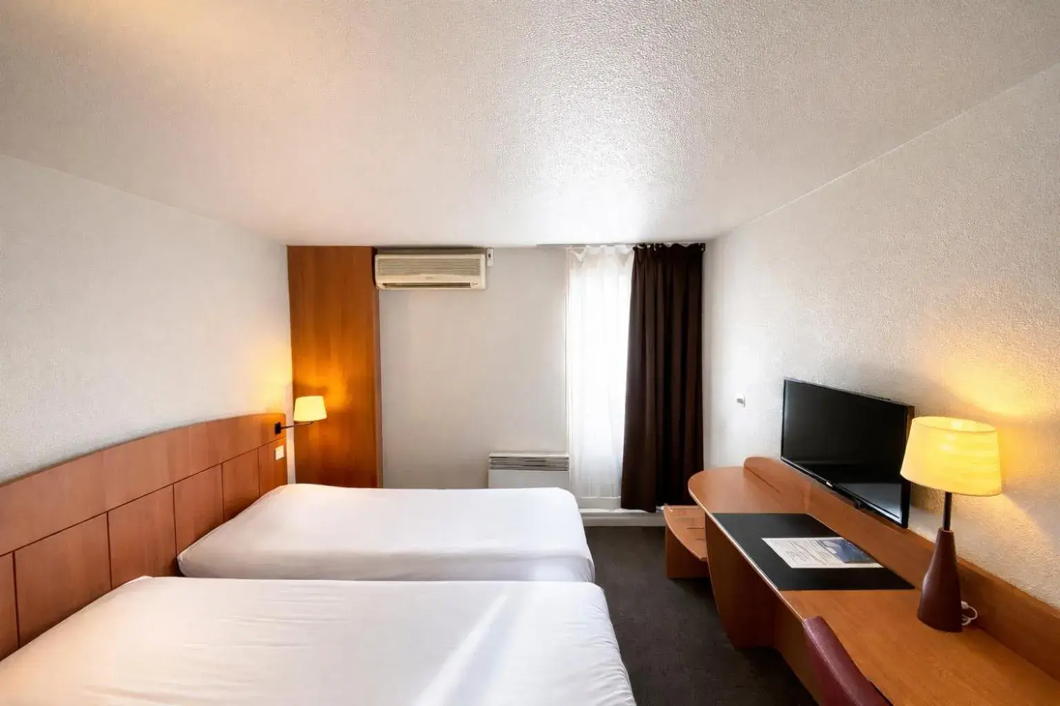 Photo of the whole room, Bed in Kyriad Montargis Amilly Photo of the whole room, Bed in Kyriad Montargis Amilly