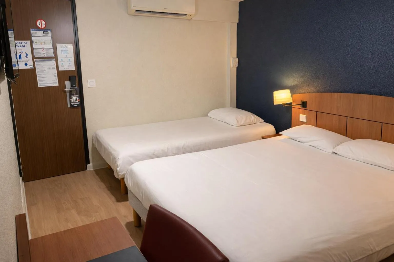 Photo of the whole room, Bed in Kyriad Montargis Amilly