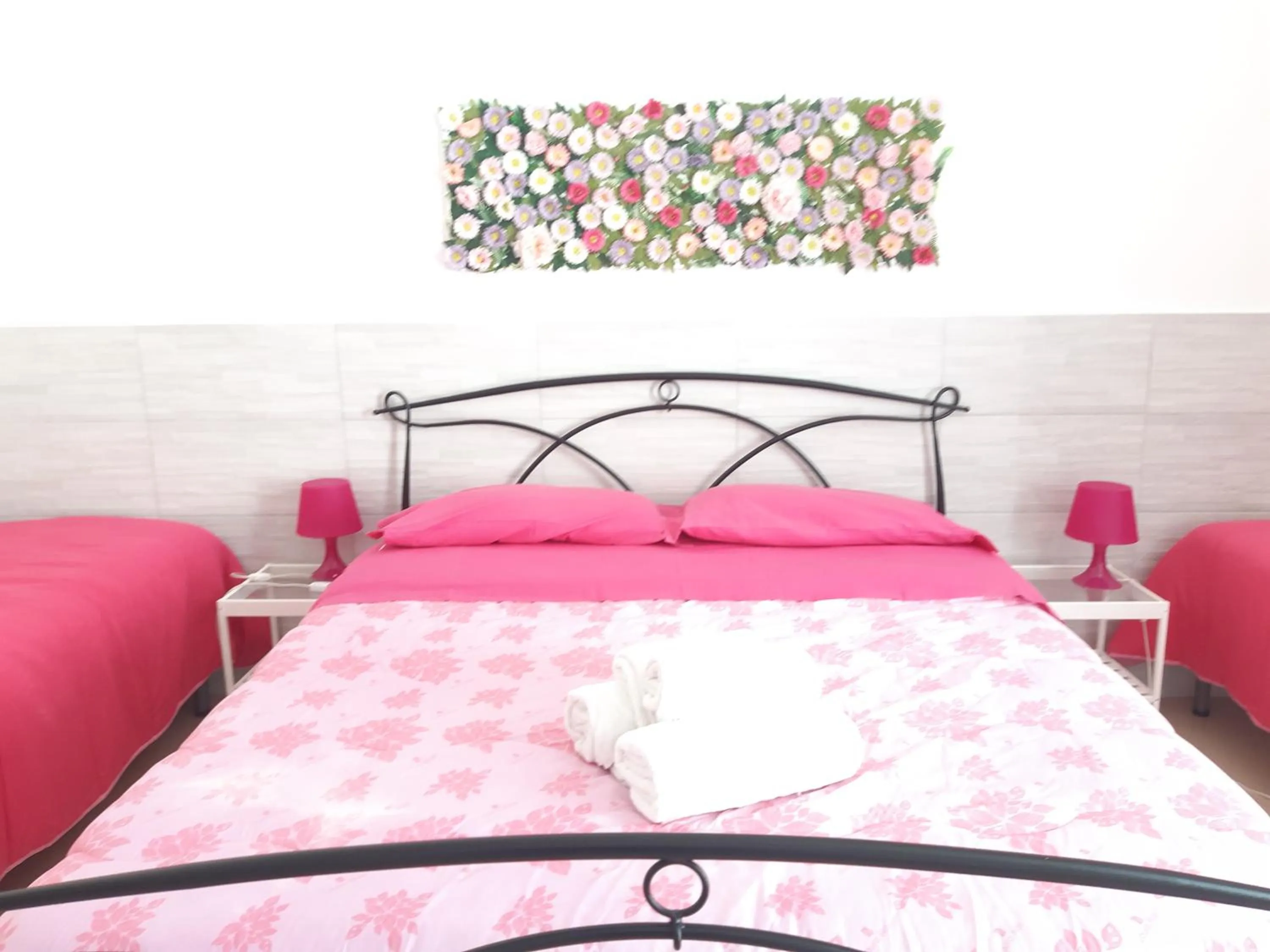 Photo of the whole room, Bed in Dimora Filangieri