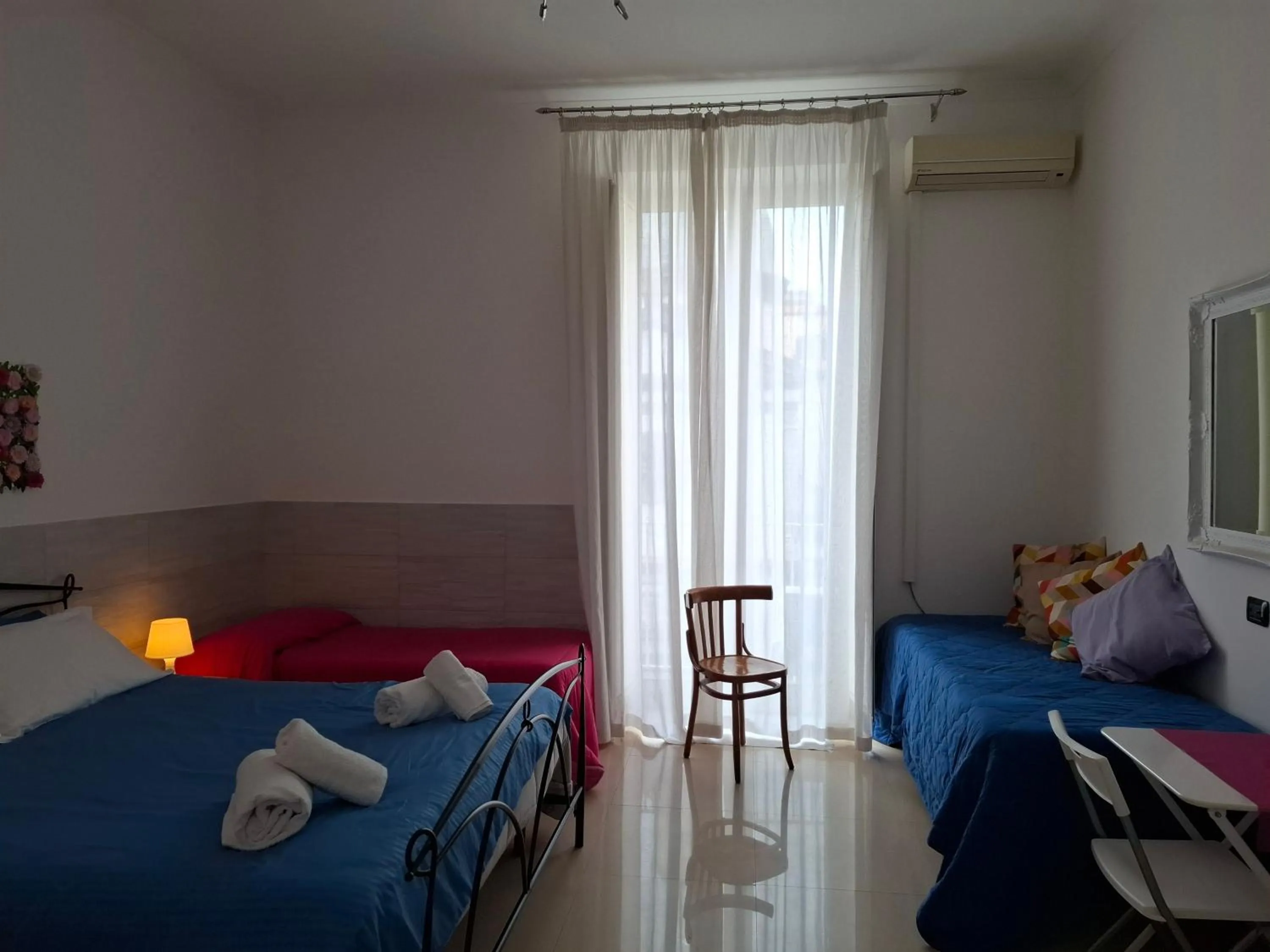 Photo of the whole room, Bed in Dimora Filangieri