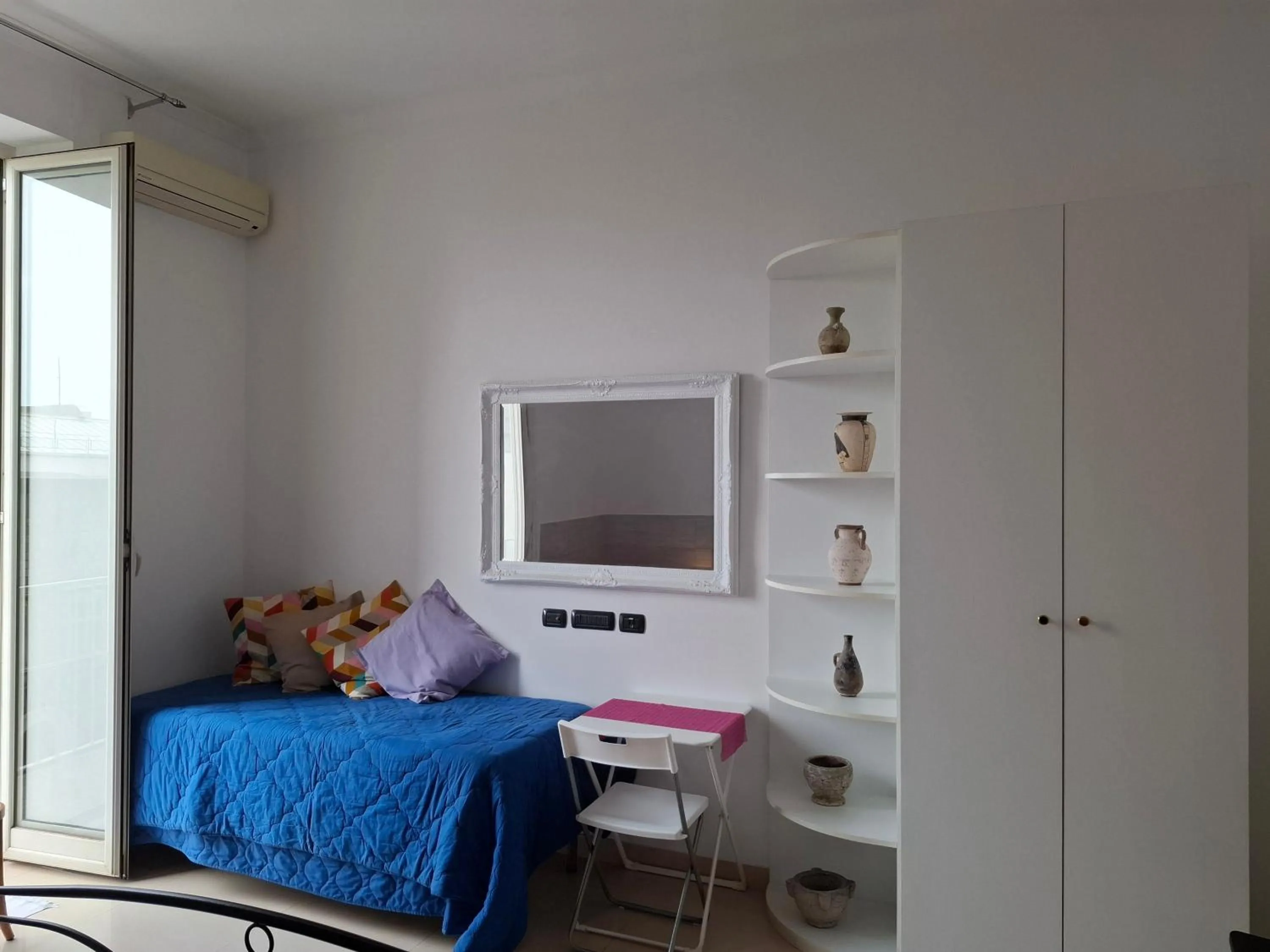 Photo of the whole room, Bed in Dimora Filangieri